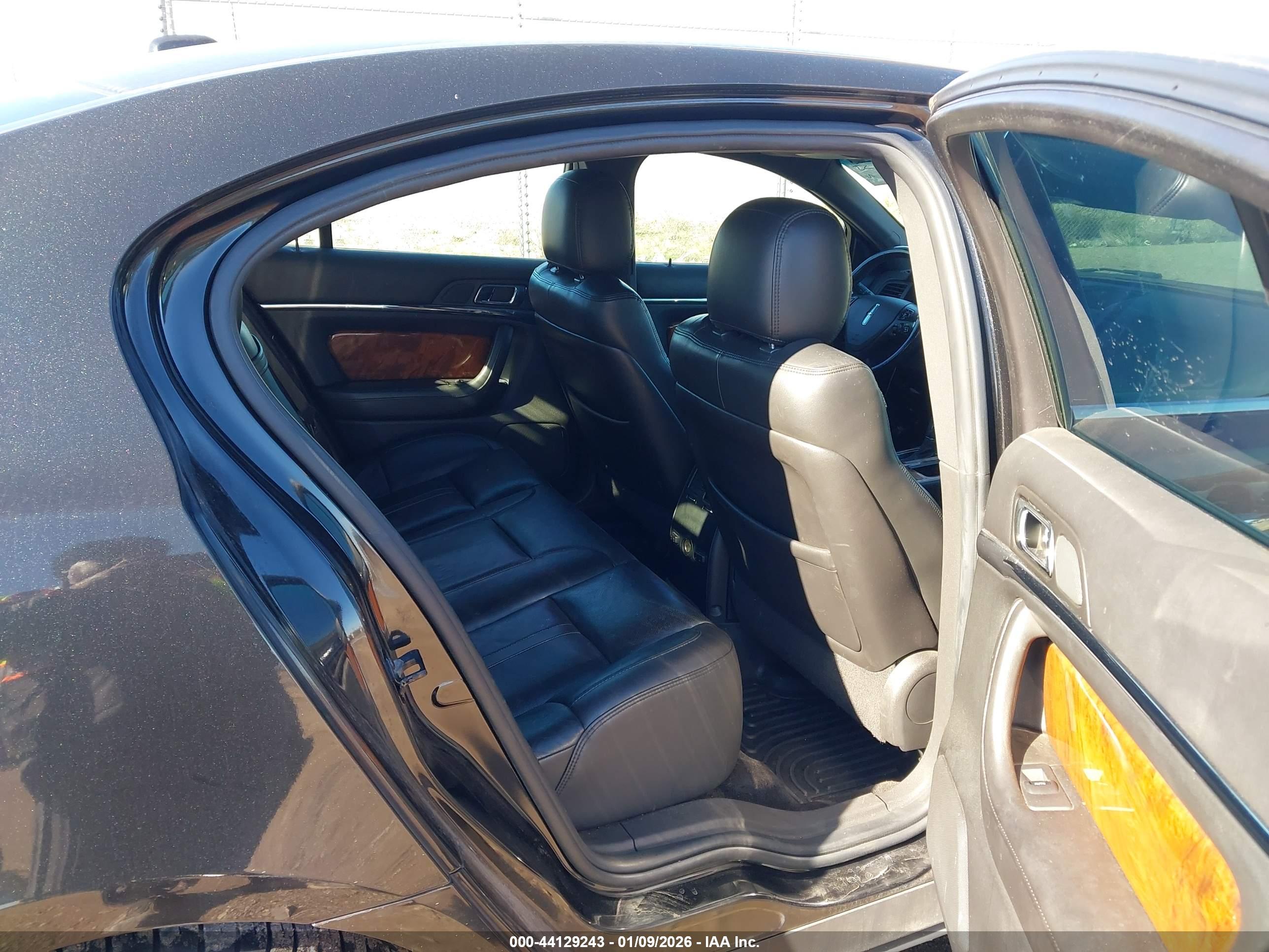 LINCOLN MKS image 8
