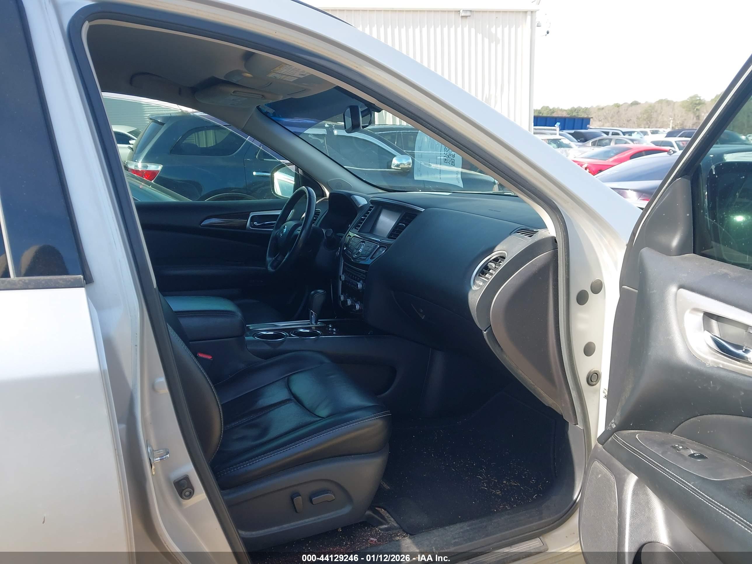 NISSAN PATHFINDER image 5