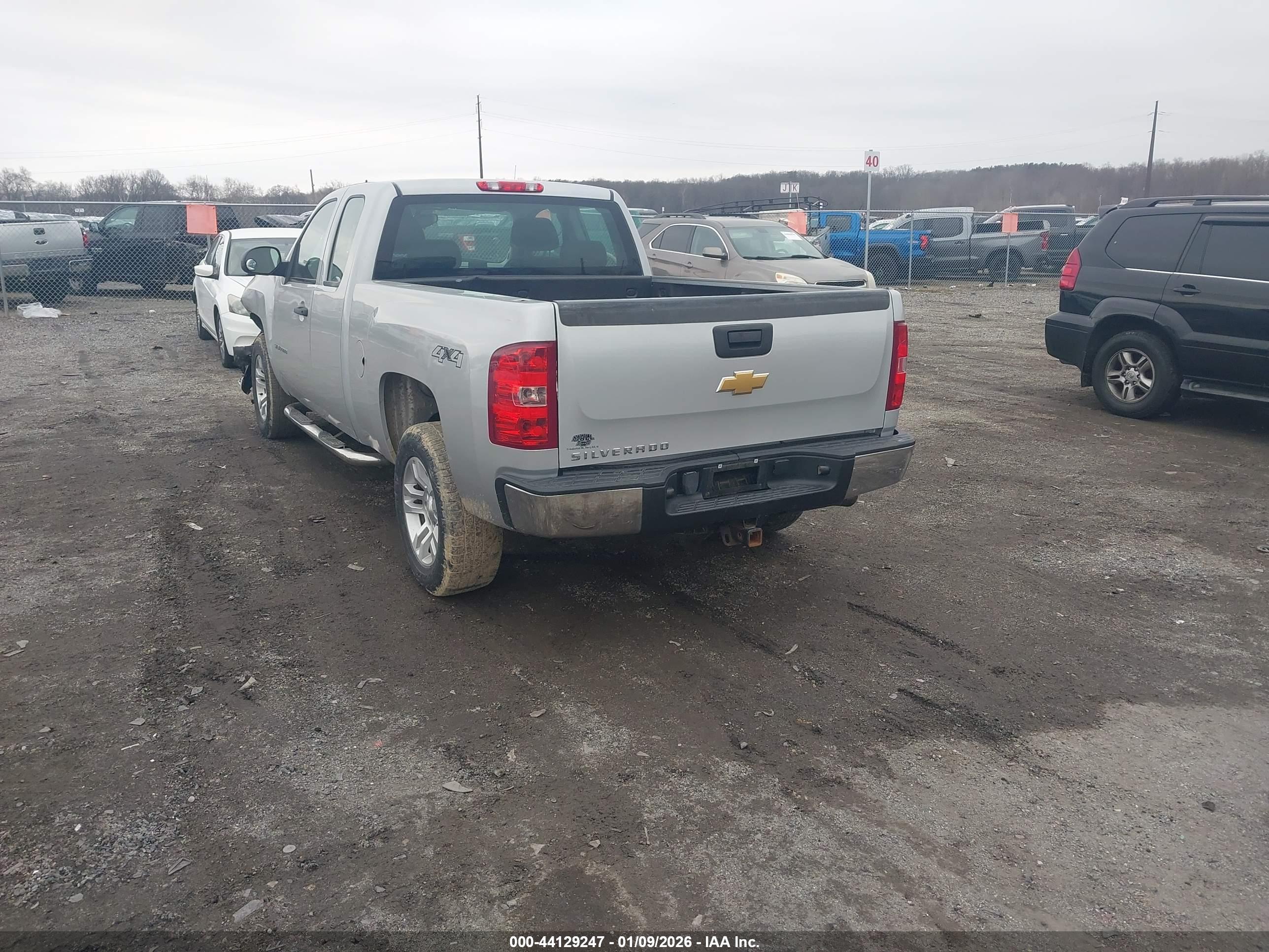 CHEVROLET SILVERADO image 3