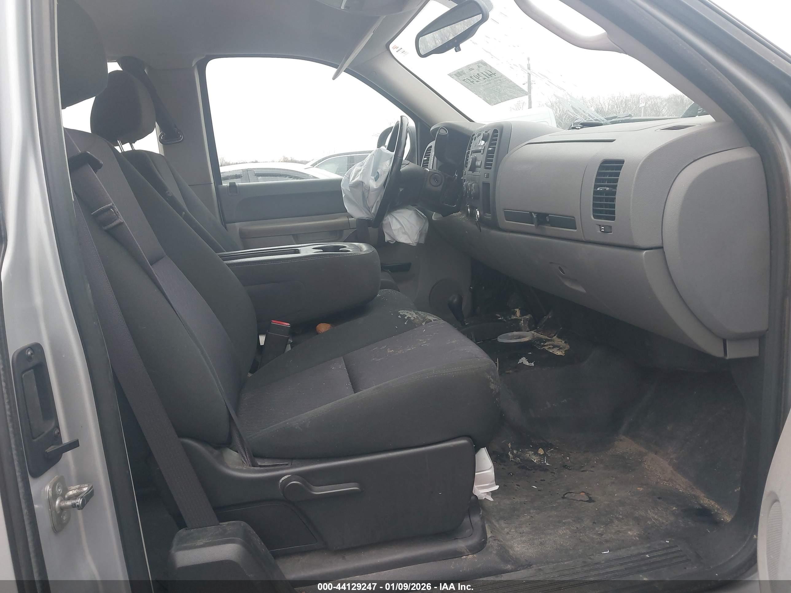 CHEVROLET SILVERADO image 5
