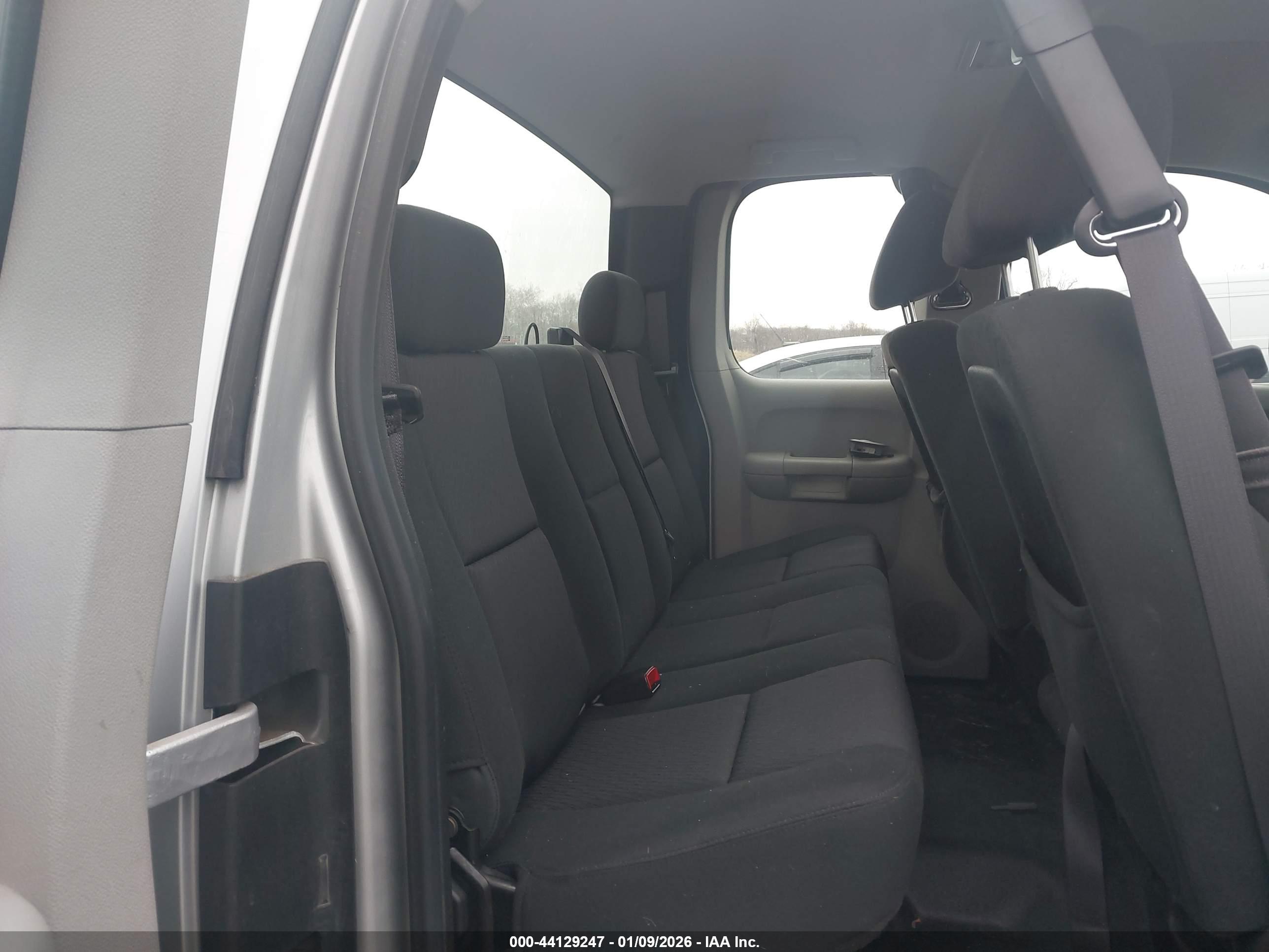 CHEVROLET SILVERADO image 8
