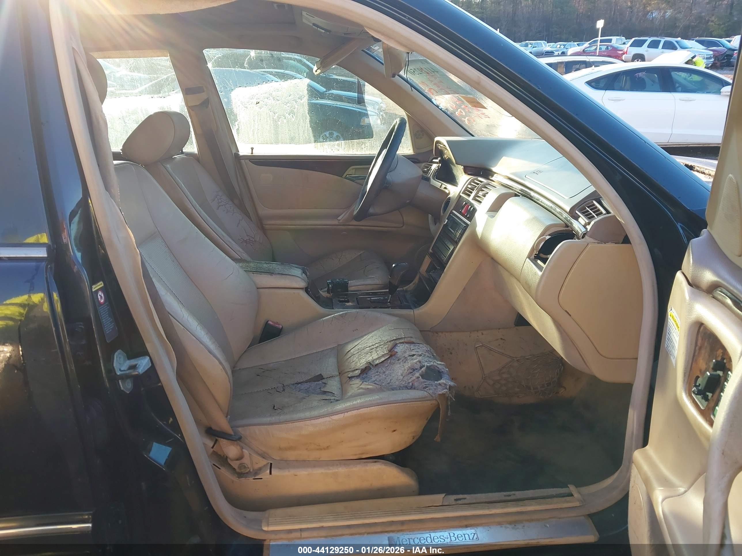 MERCEDES-BENZ E image 5