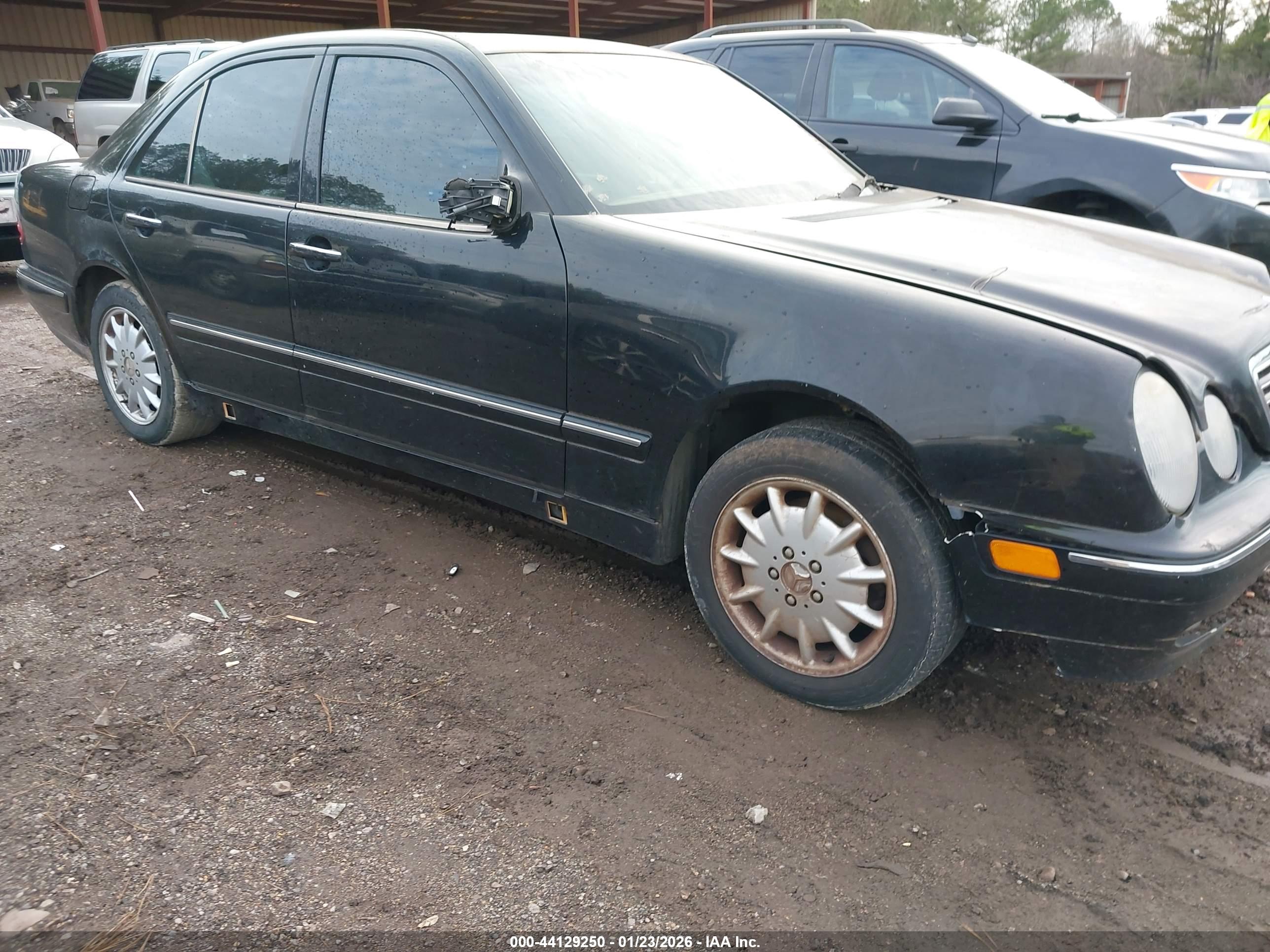 MERCEDES-BENZ E image 6