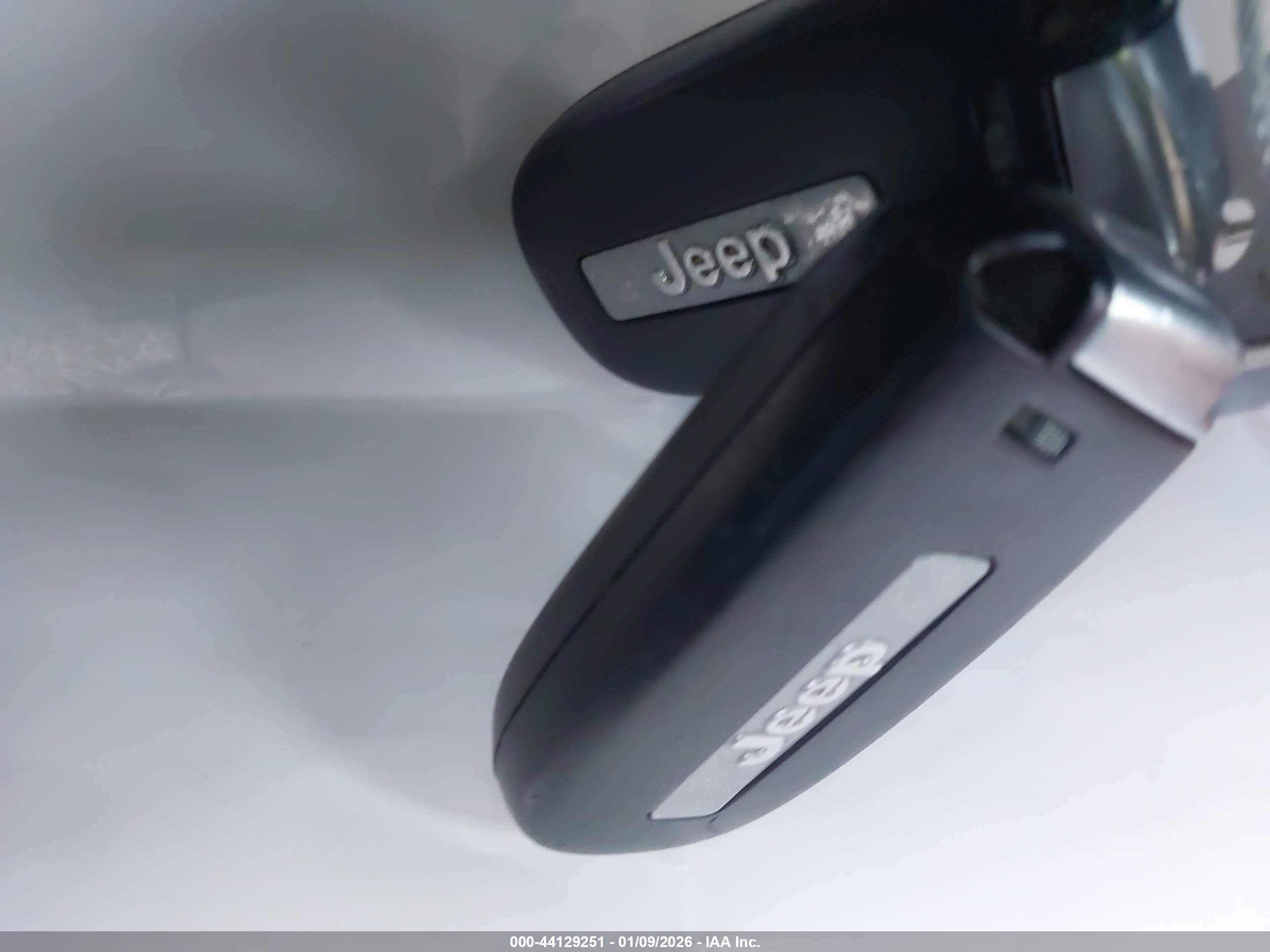 JEEP CHEROKEE image 11
