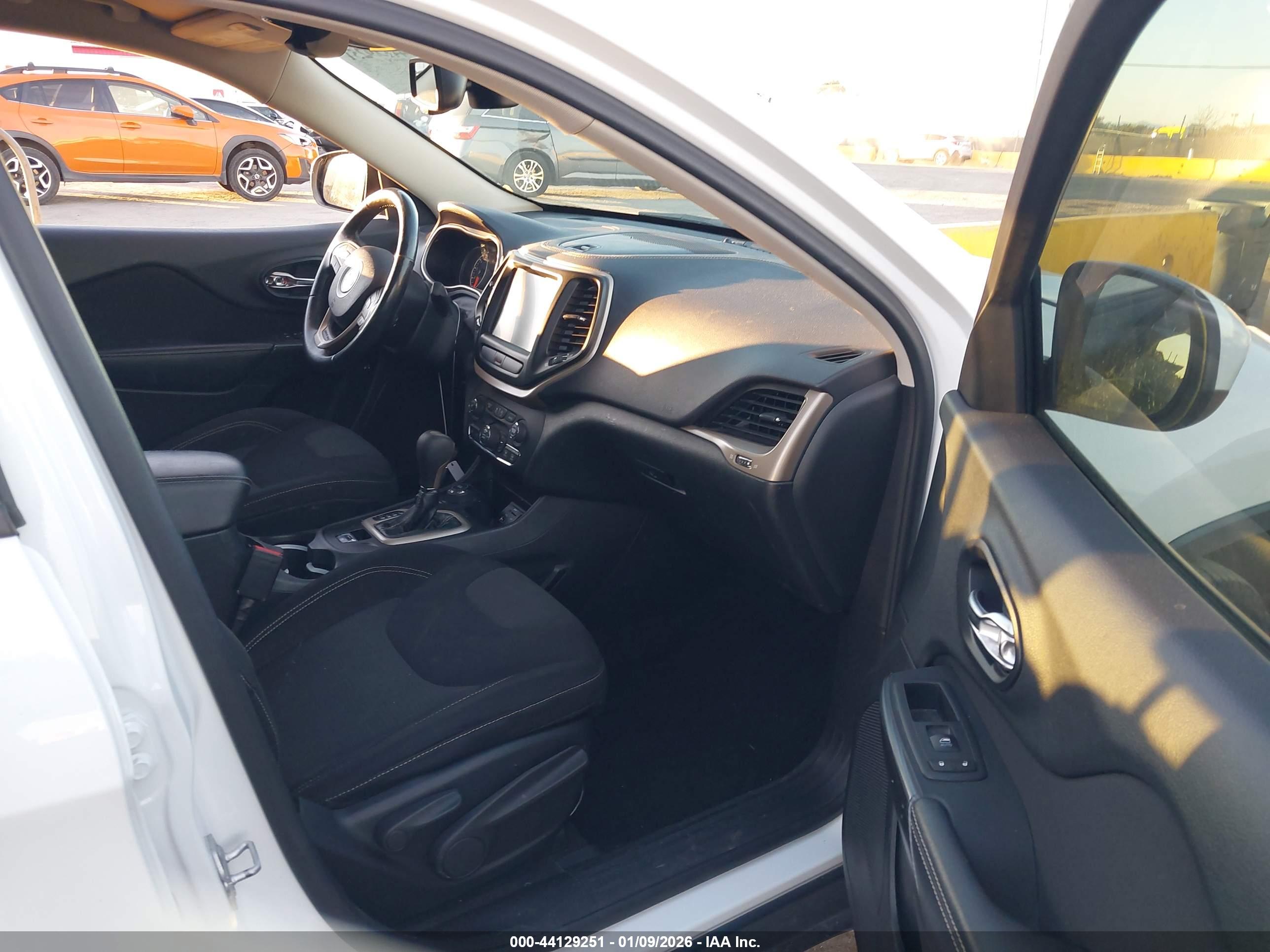 JEEP CHEROKEE image 5