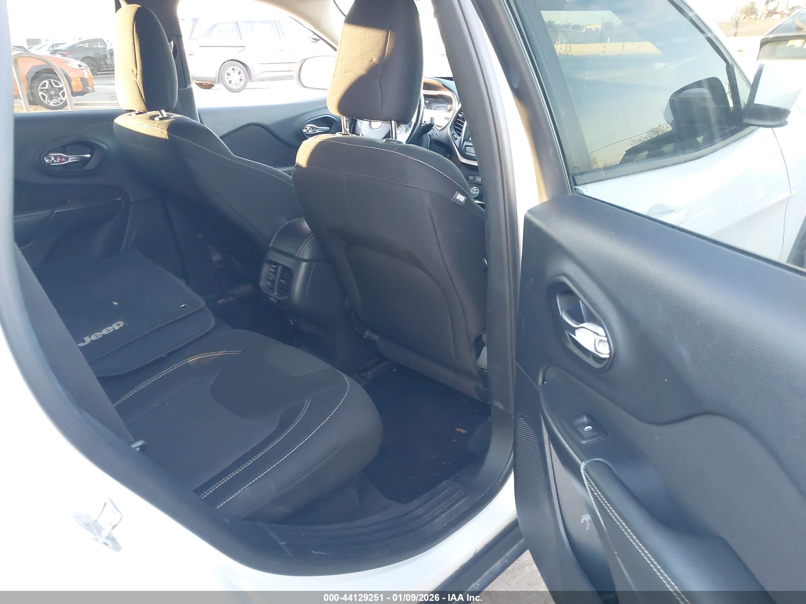 JEEP CHEROKEE image 8