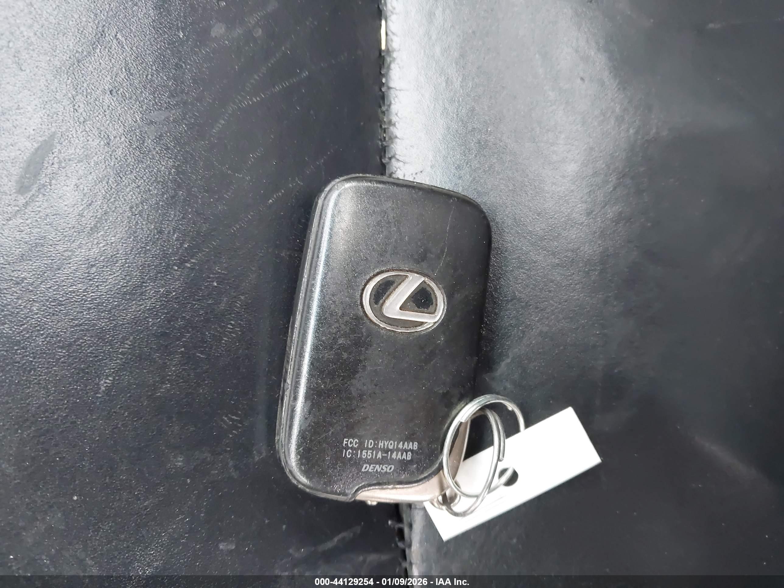 LEXUS ES image 11