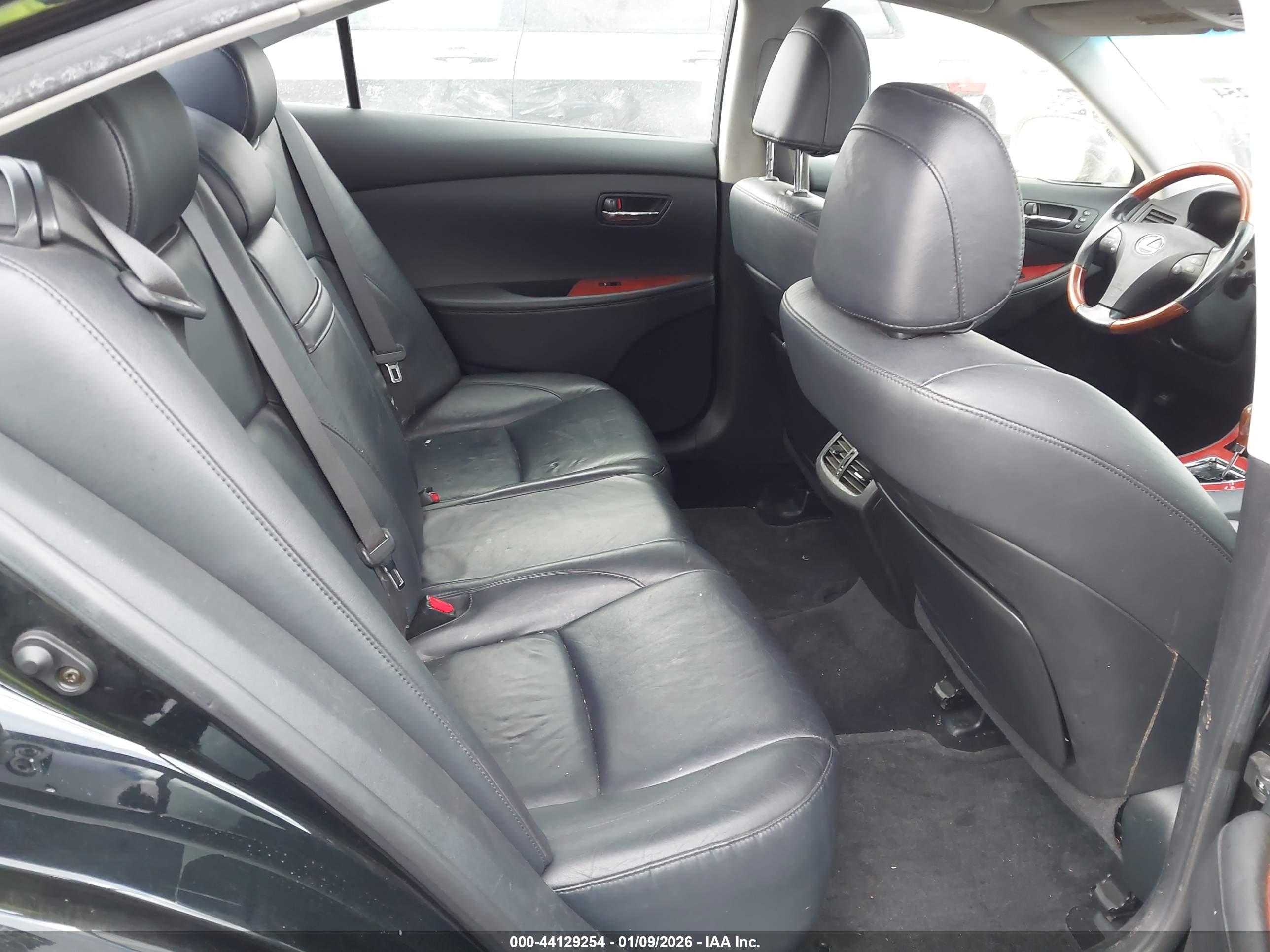 LEXUS ES image 8