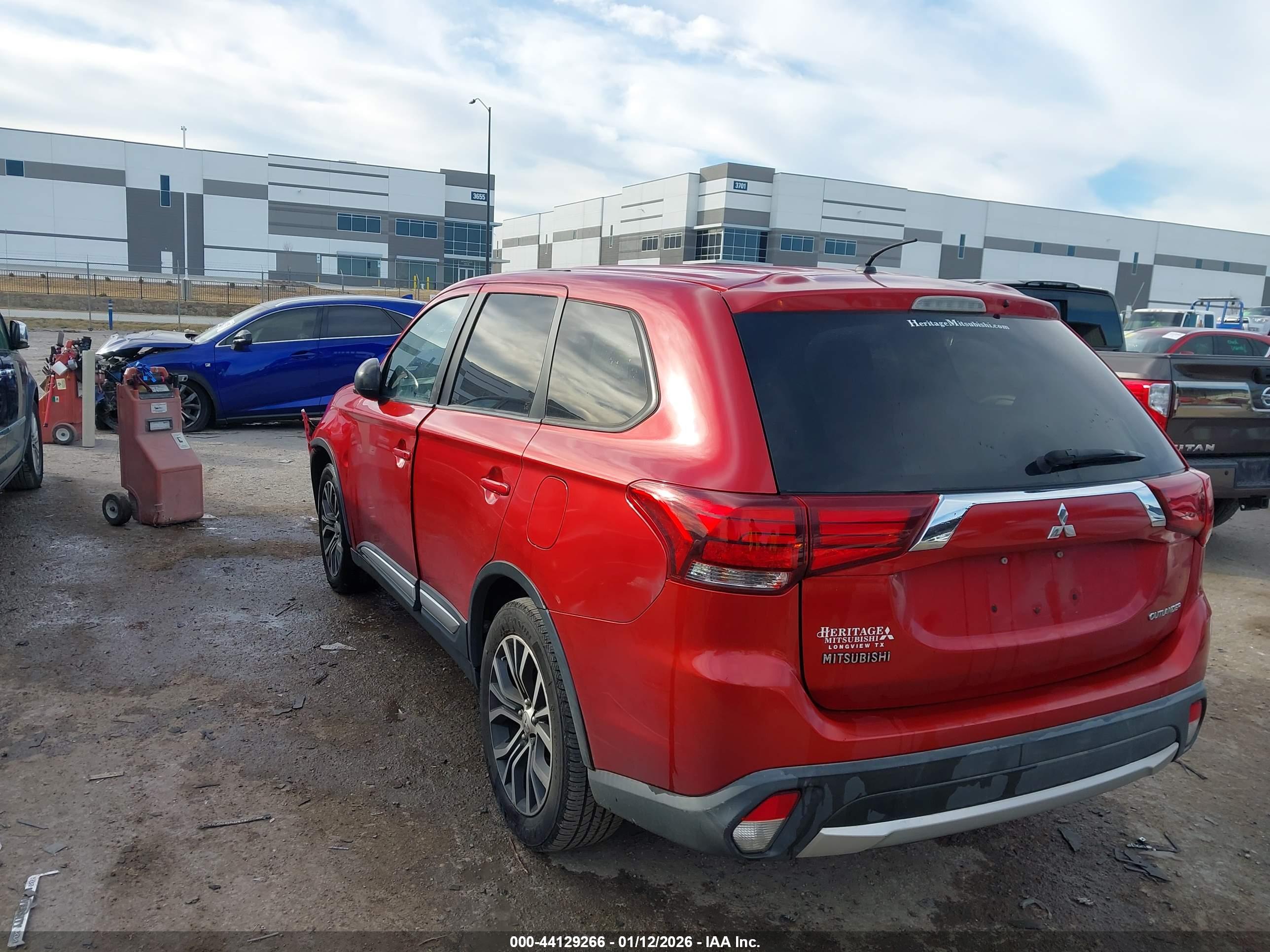 MITSUBISHI OUTLANDER image 3