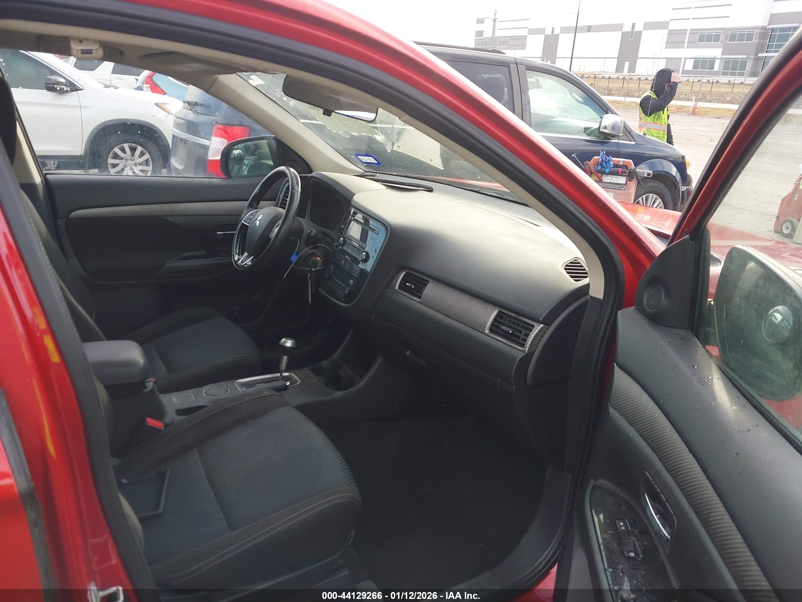 MITSUBISHI OUTLANDER image 5