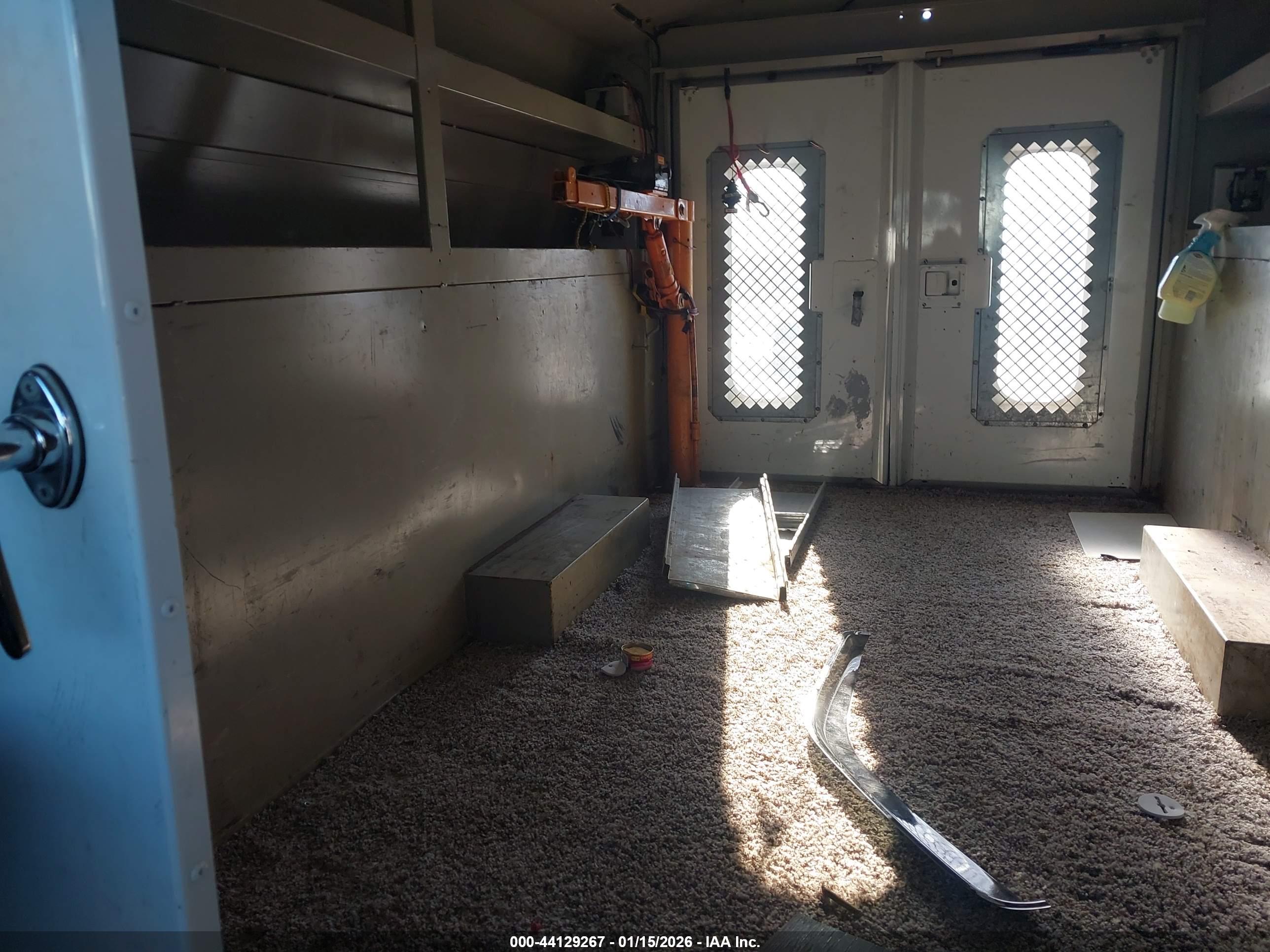 GMC SAVANA image 7