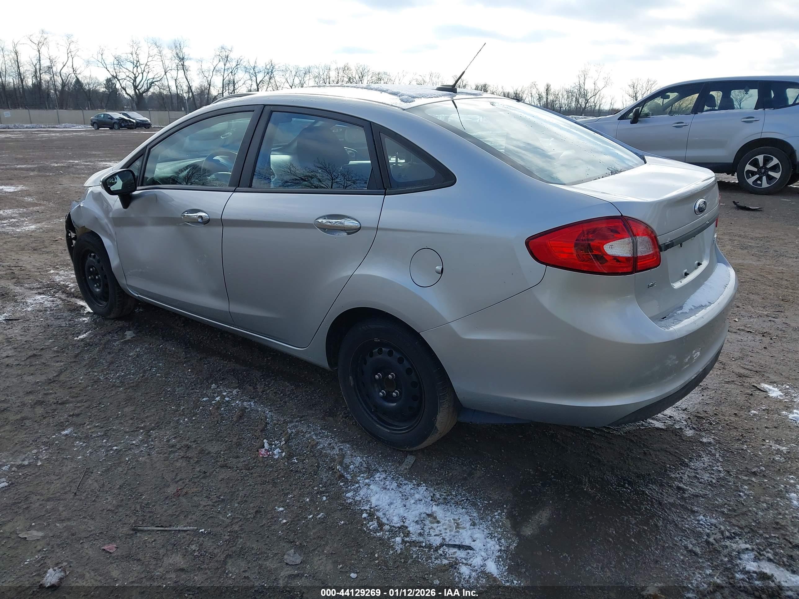 FORD FIESTA image 3