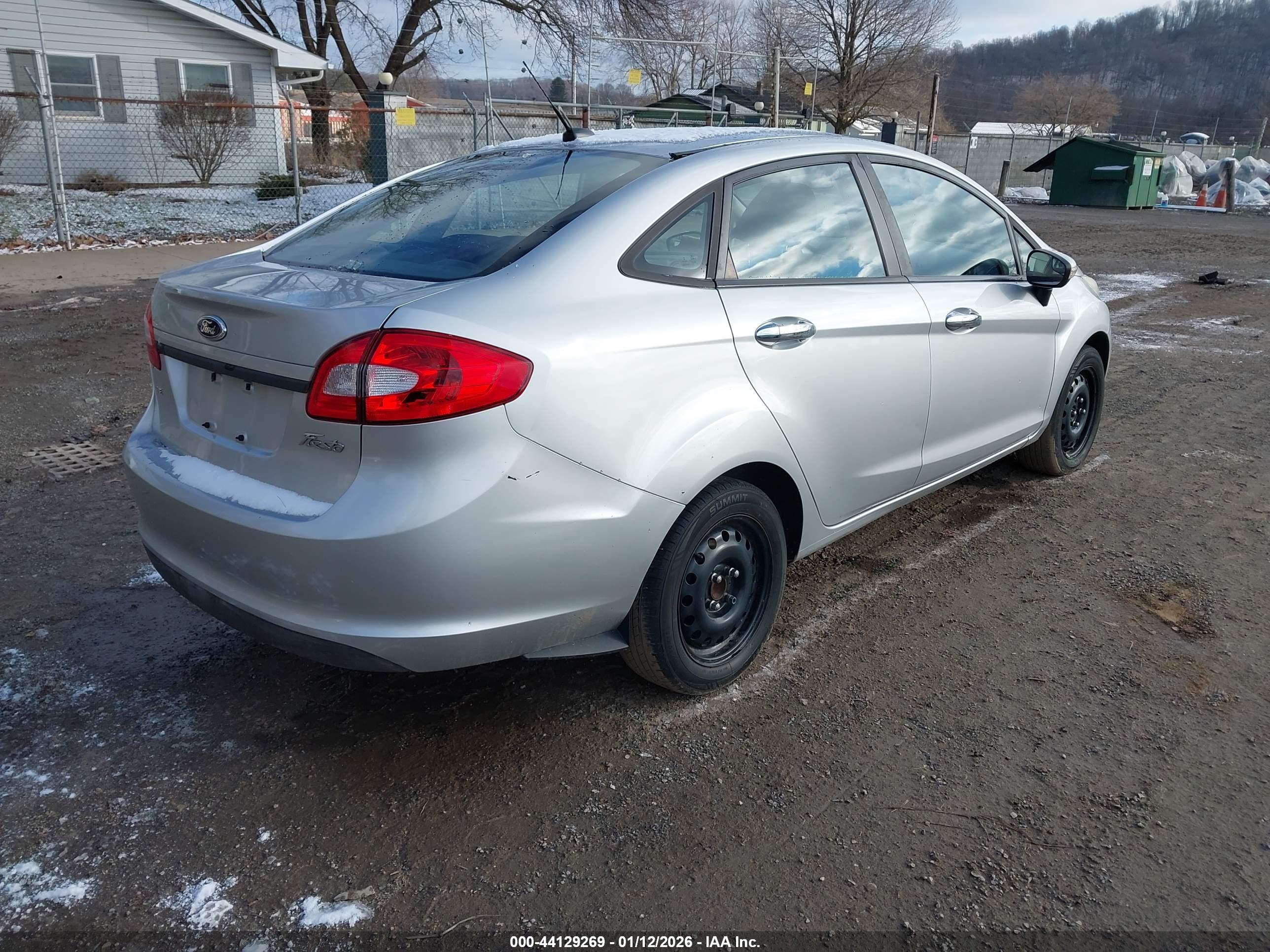 FORD FIESTA image 4