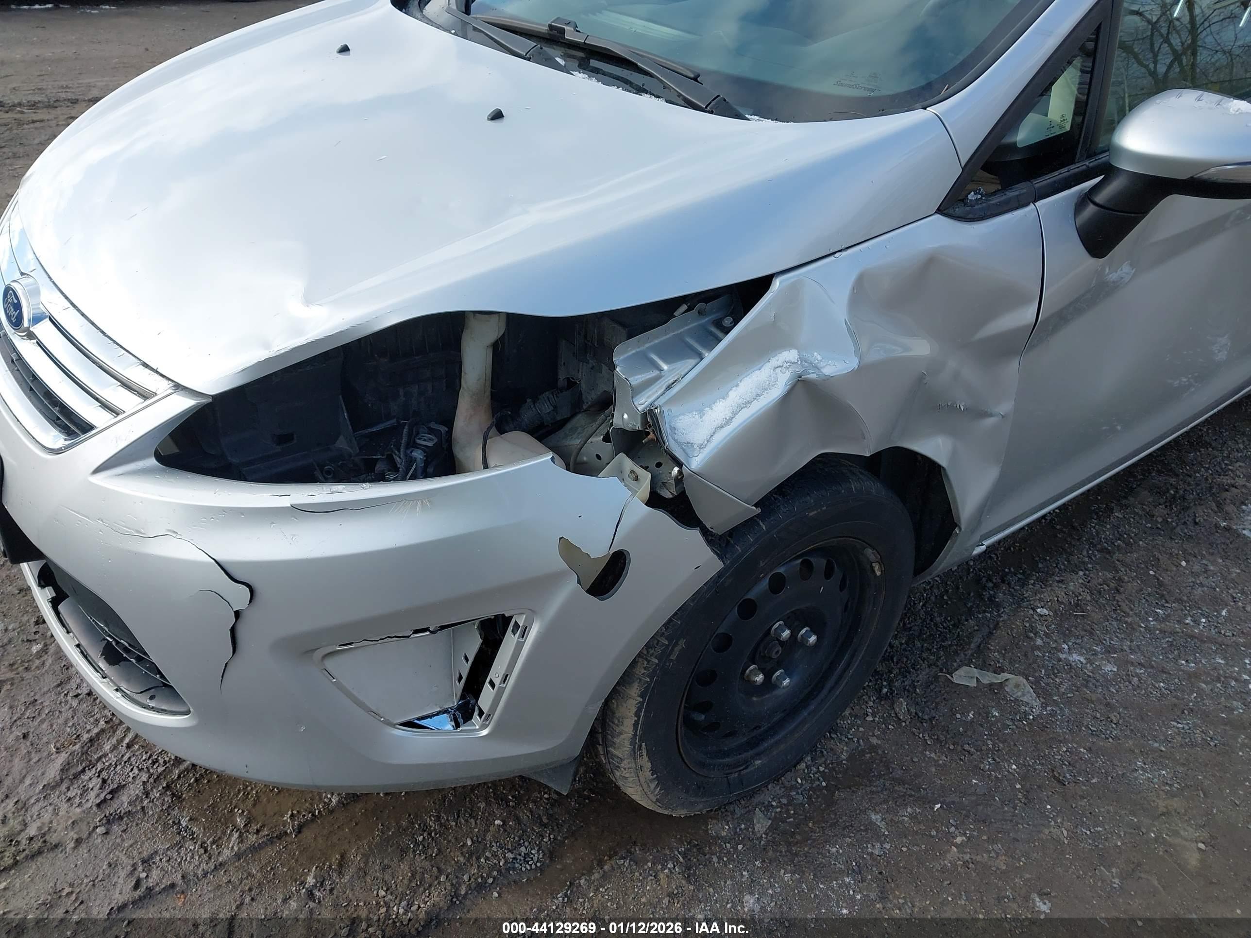 FORD FIESTA image 6