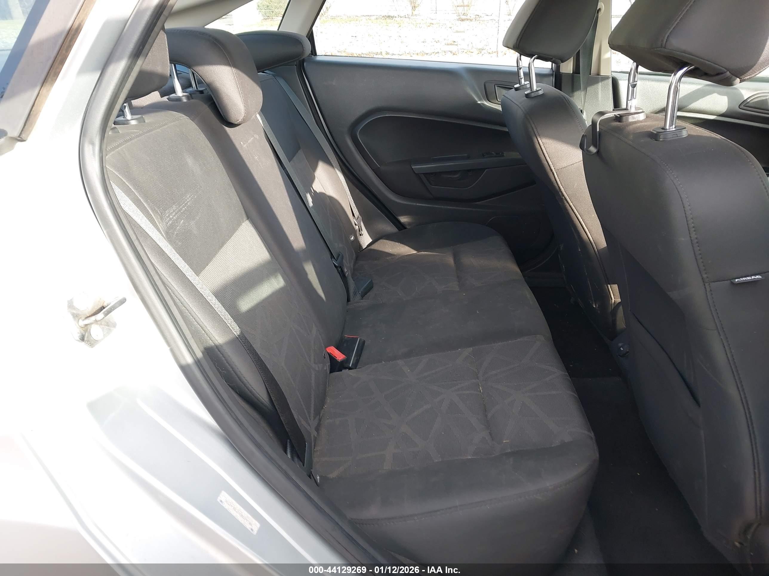 FORD FIESTA image 8