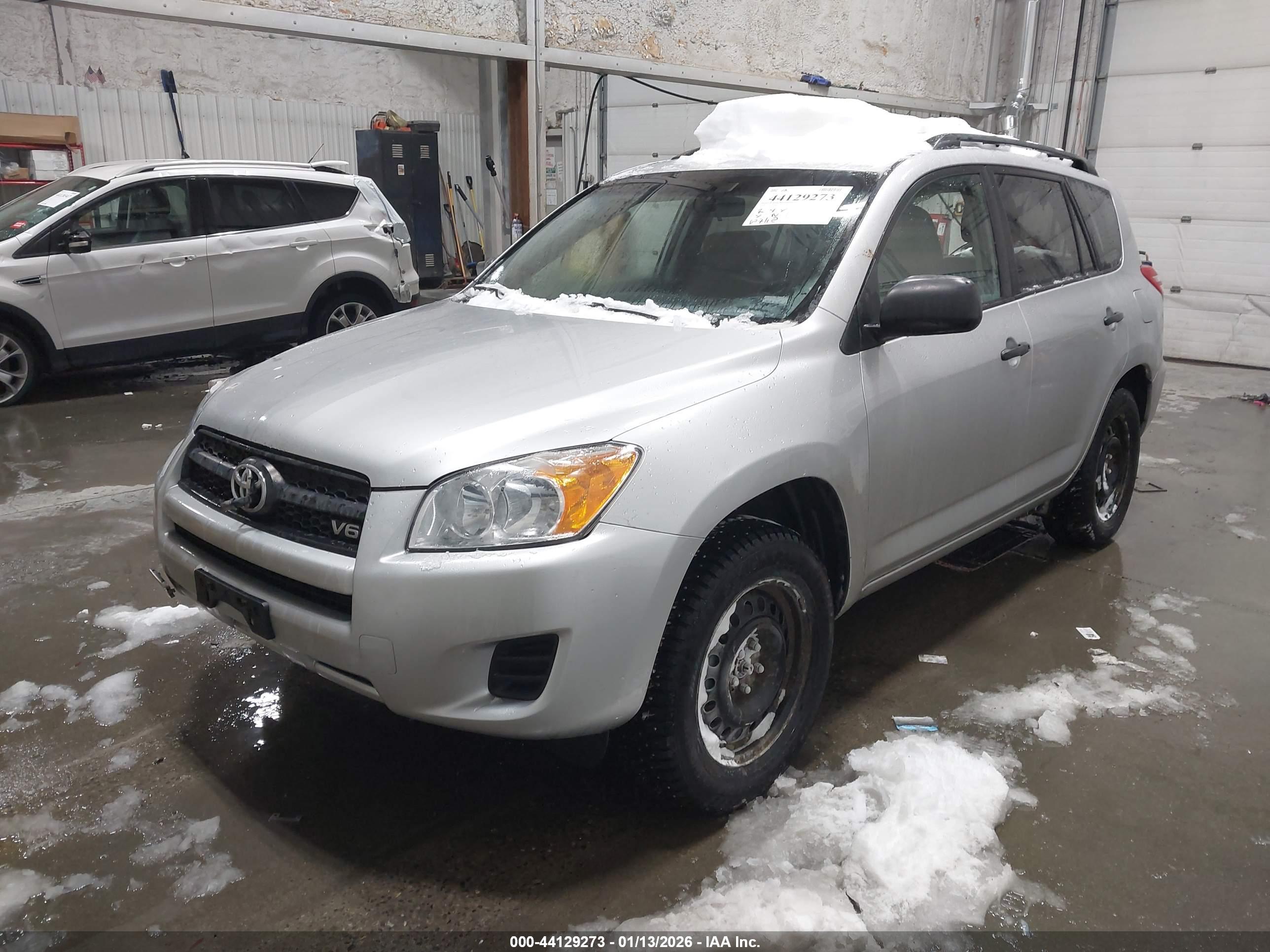TOYOTA RAV4 image 2