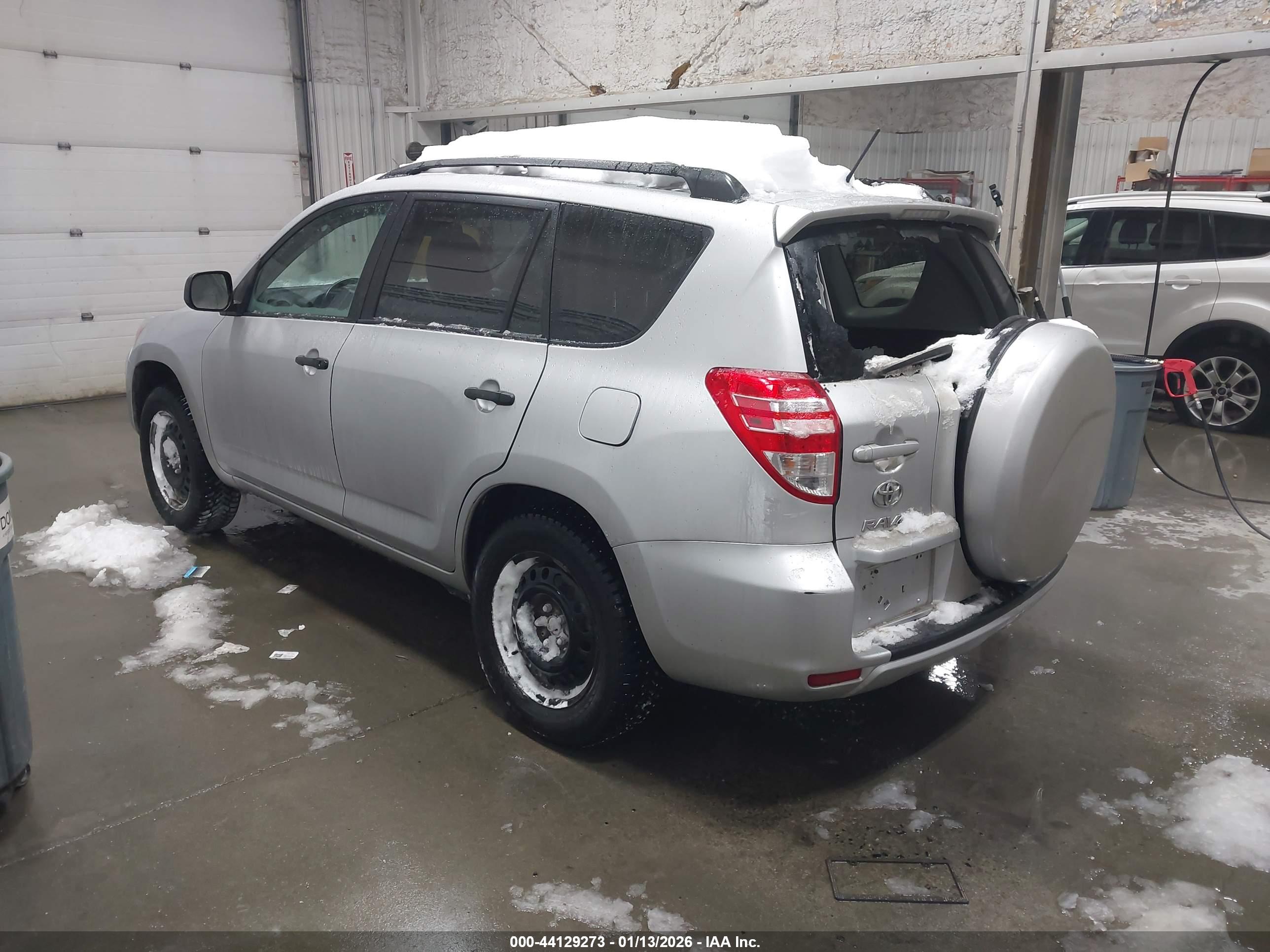 TOYOTA RAV4 image 3