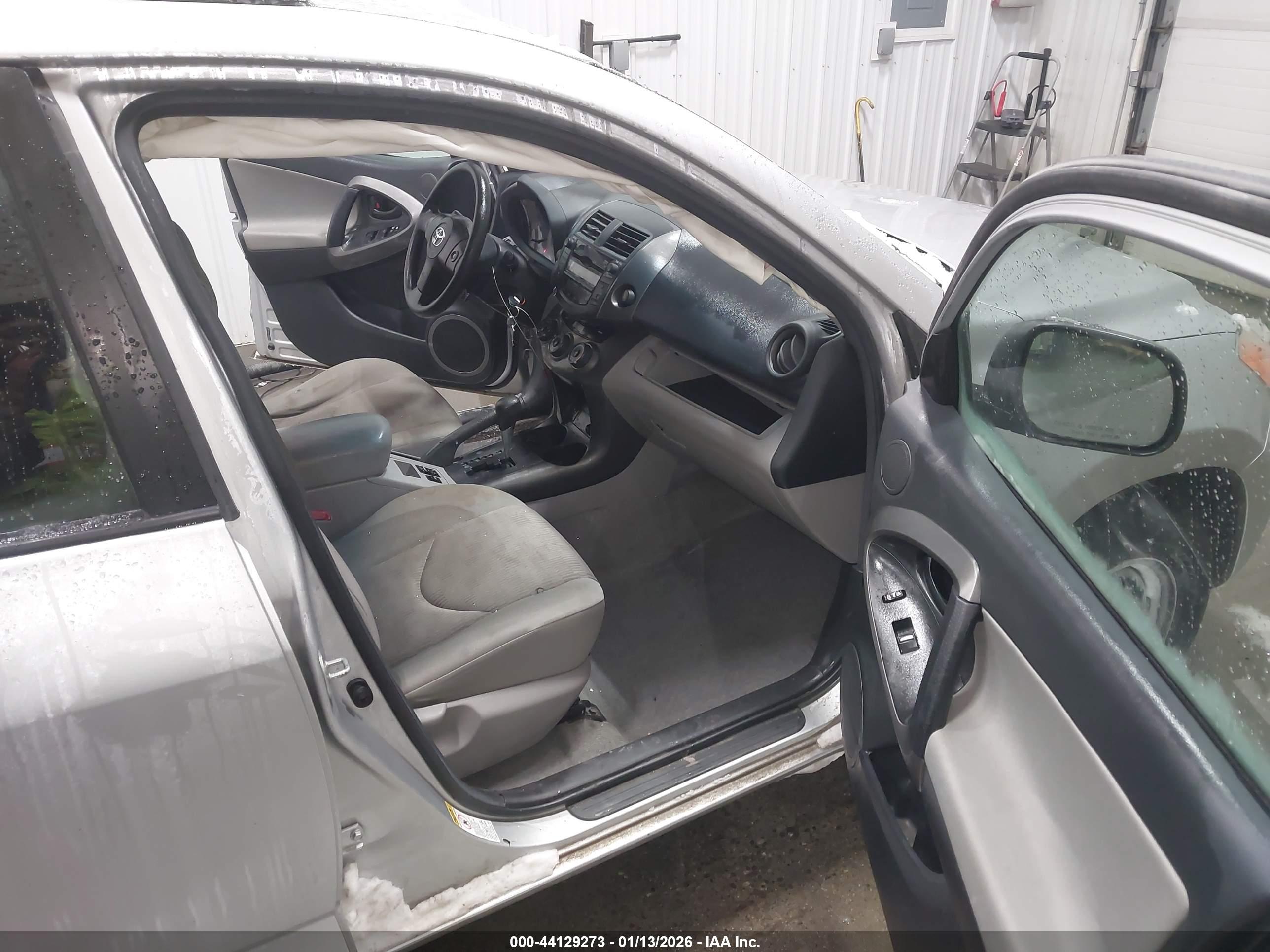 TOYOTA RAV4 image 5
