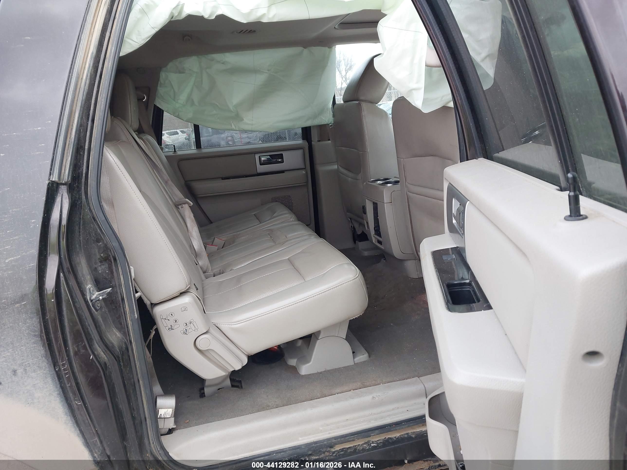 FORD EXPEDITION image 8