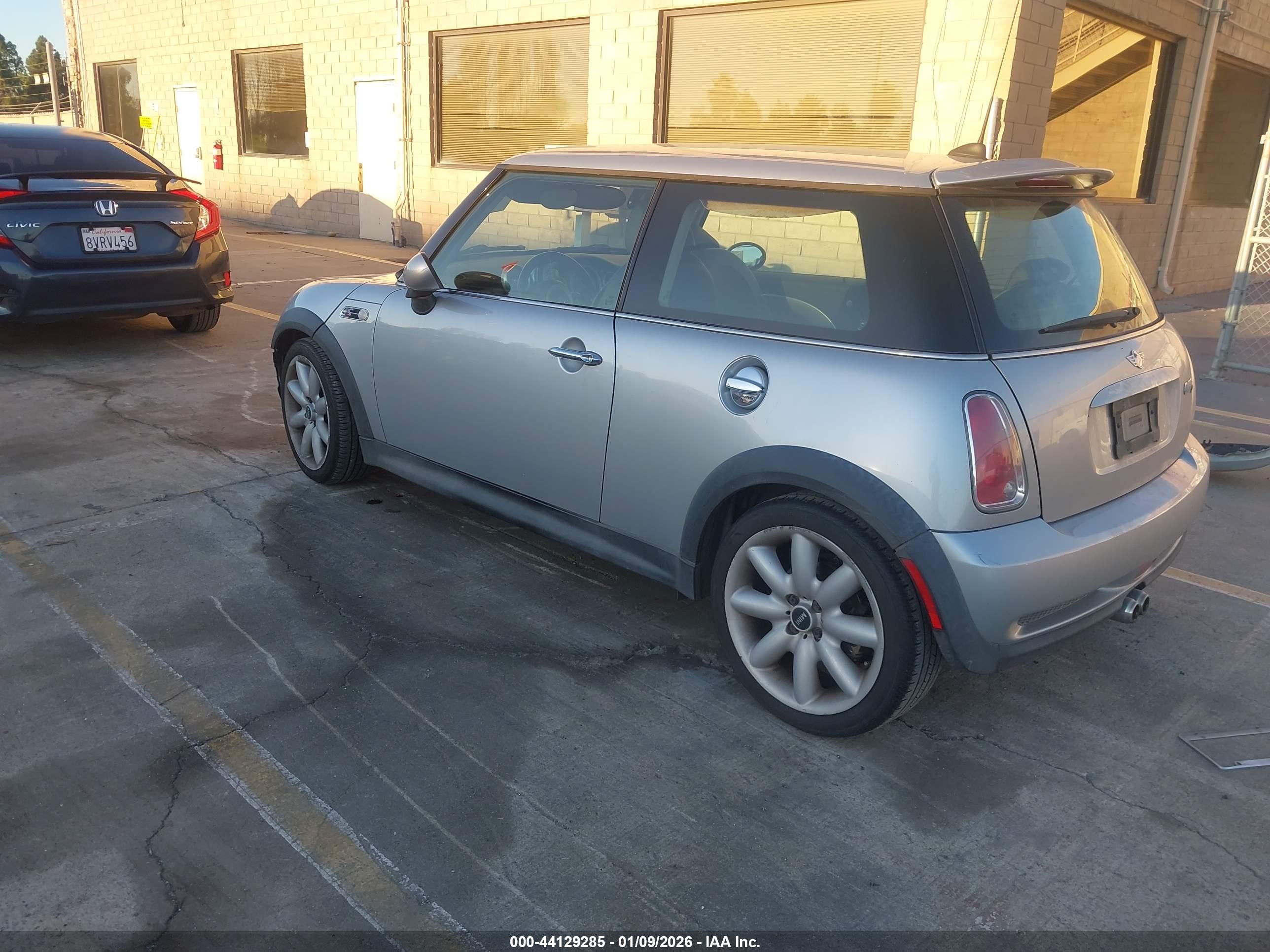 MINI COOPER image 3