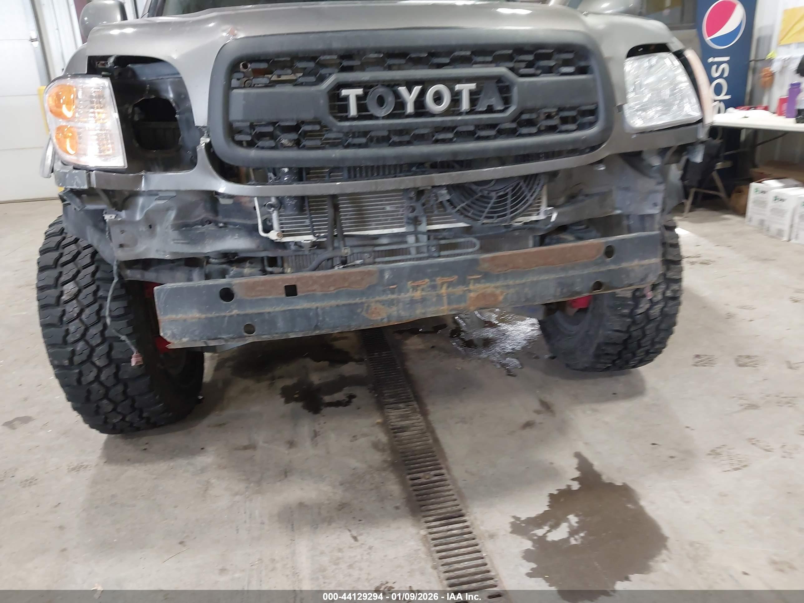TOYOTA SEQUOIA image 6