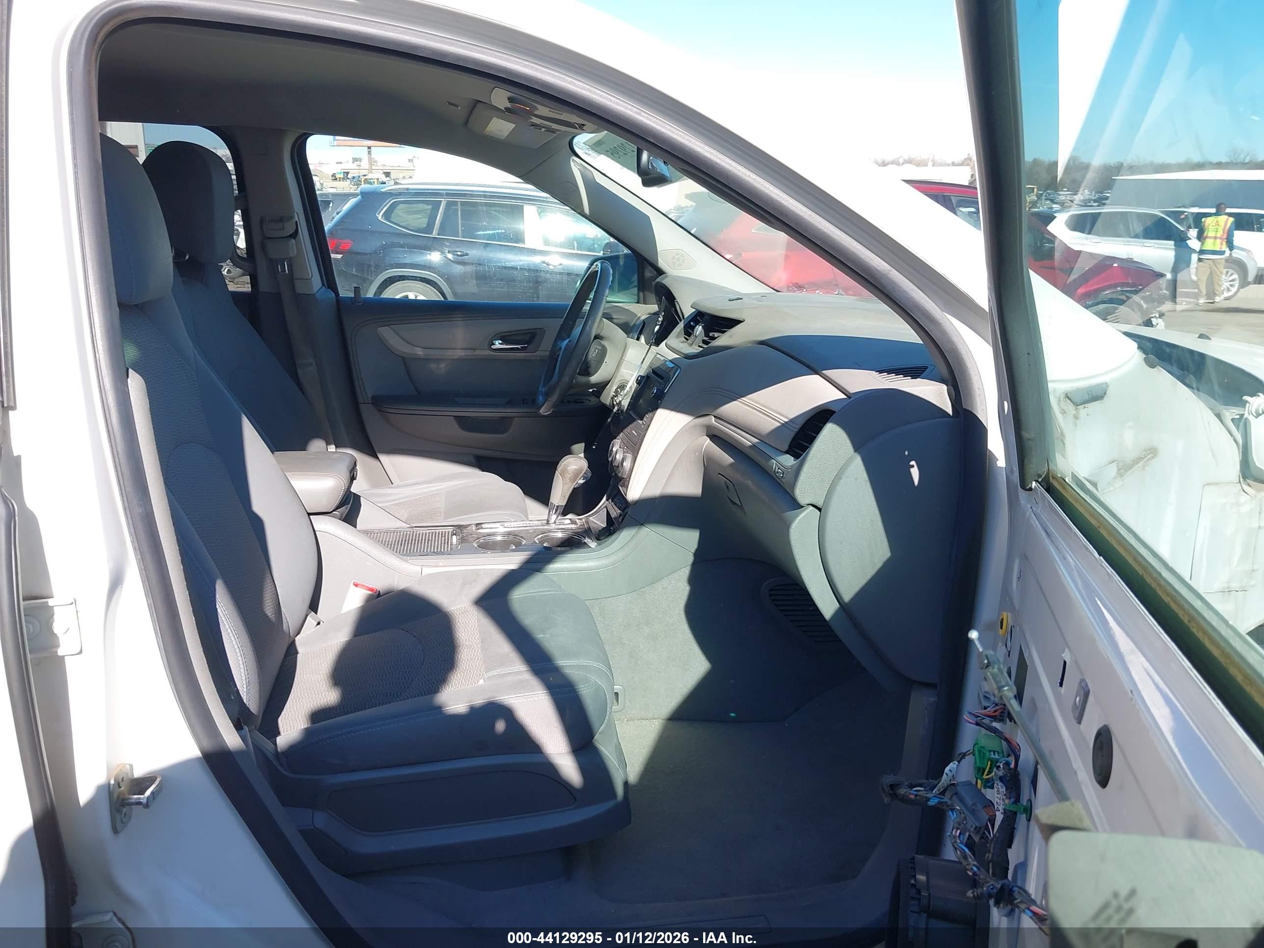 CHEVROLET TRAVERSE image 5