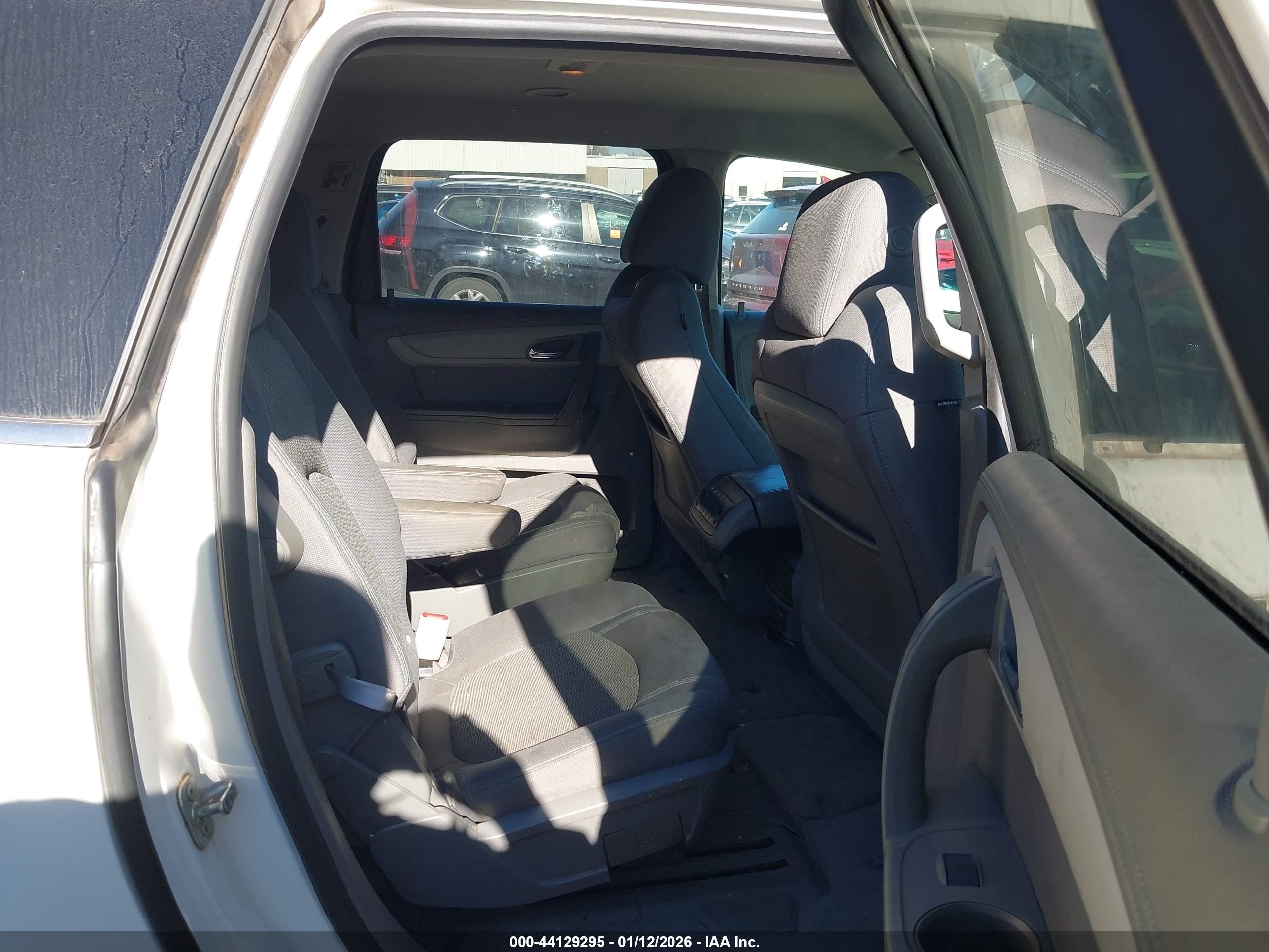 CHEVROLET TRAVERSE image 8