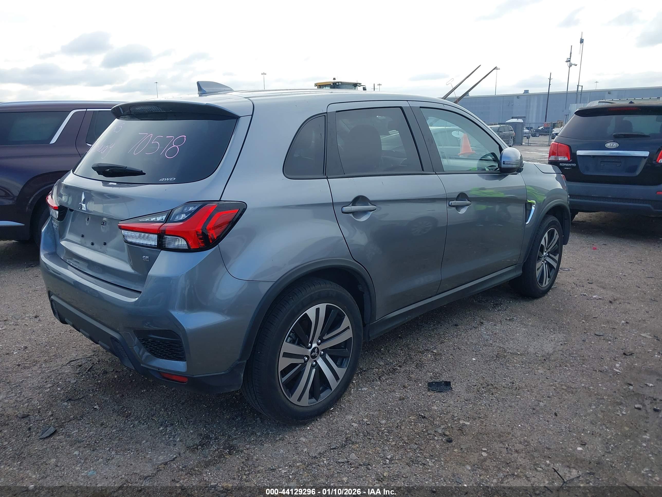 MITSUBISHI OUTLANDER image 4