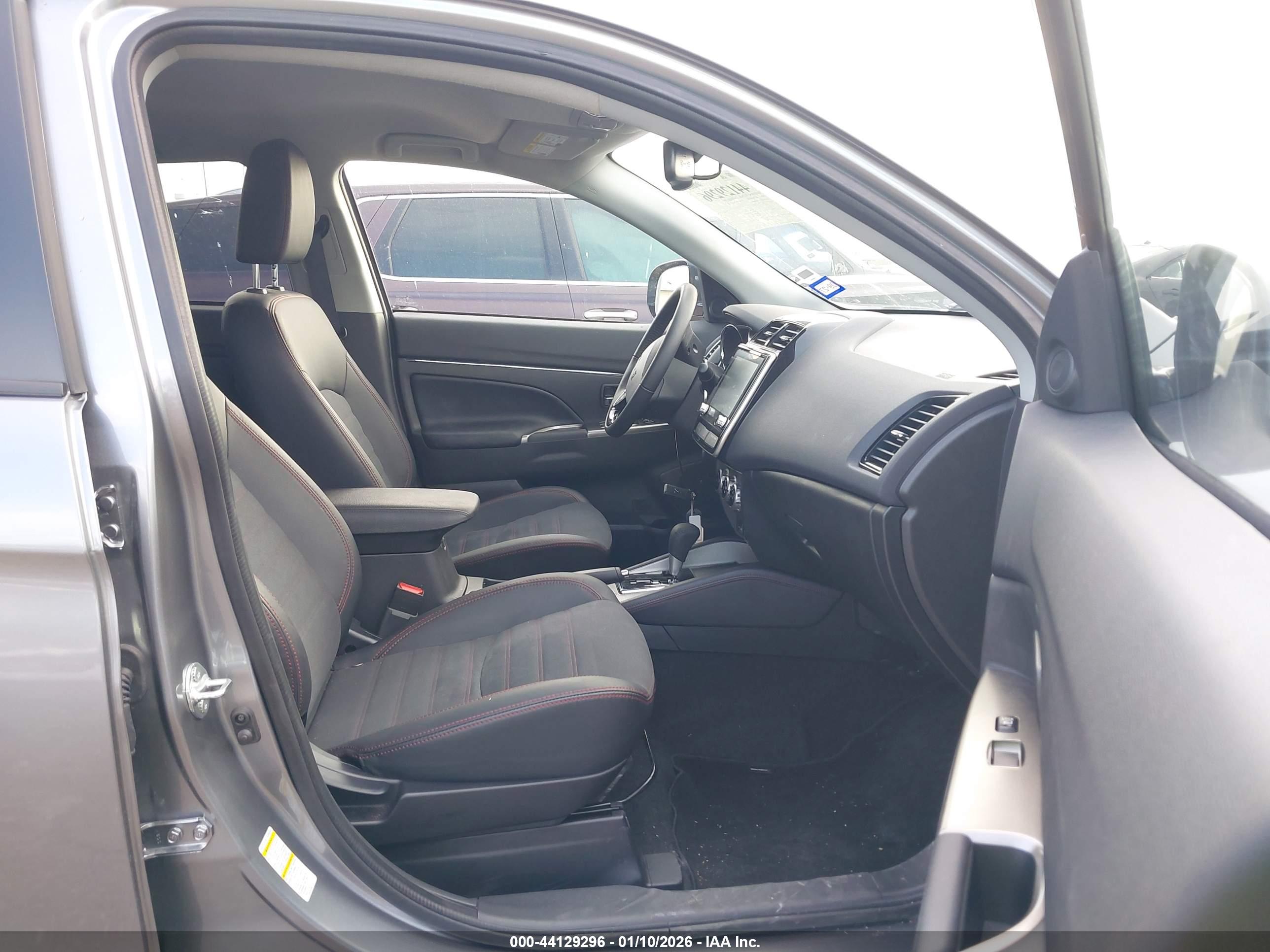 MITSUBISHI OUTLANDER image 5
