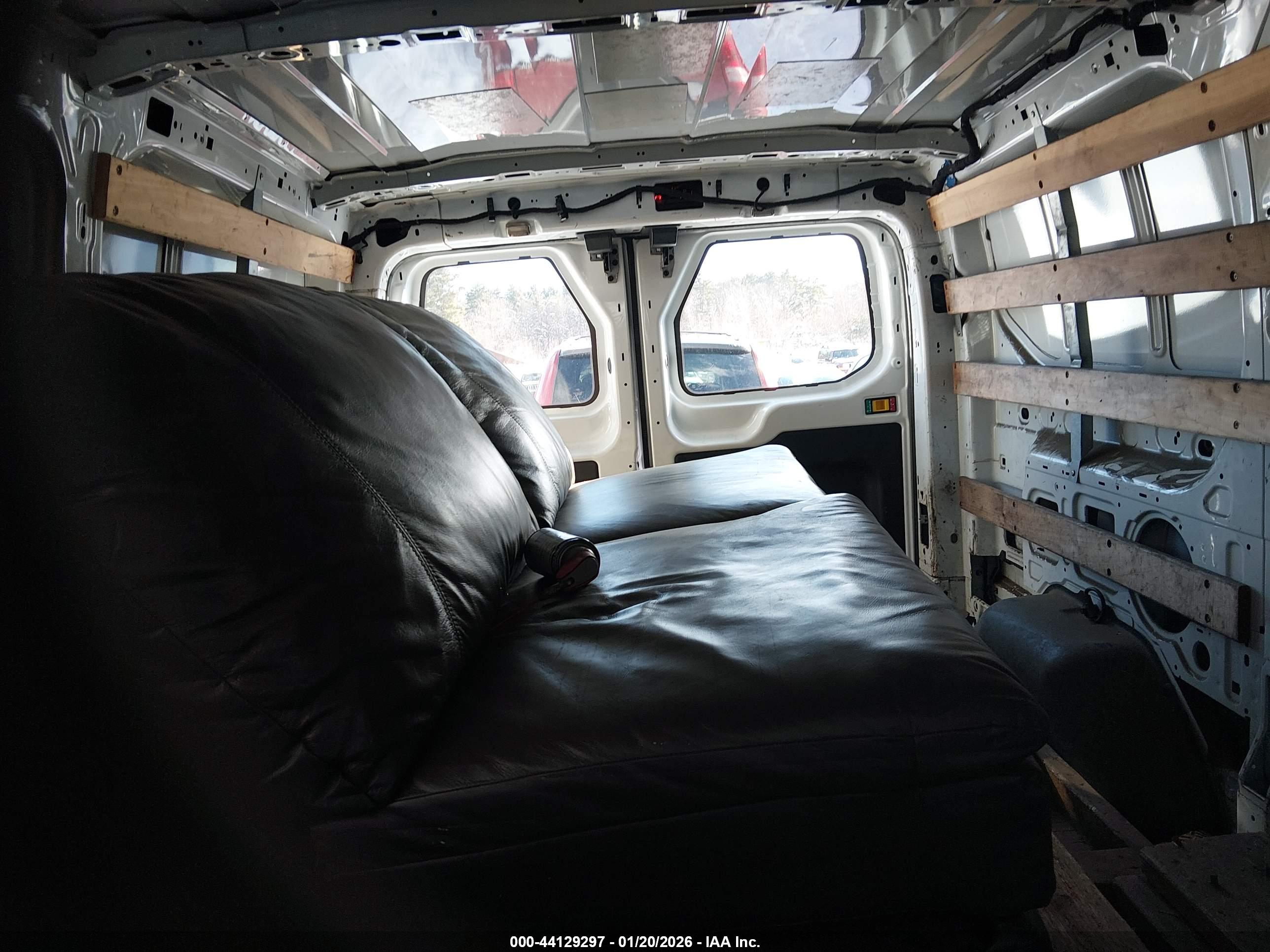 FORD TRANSIT-250 image 8