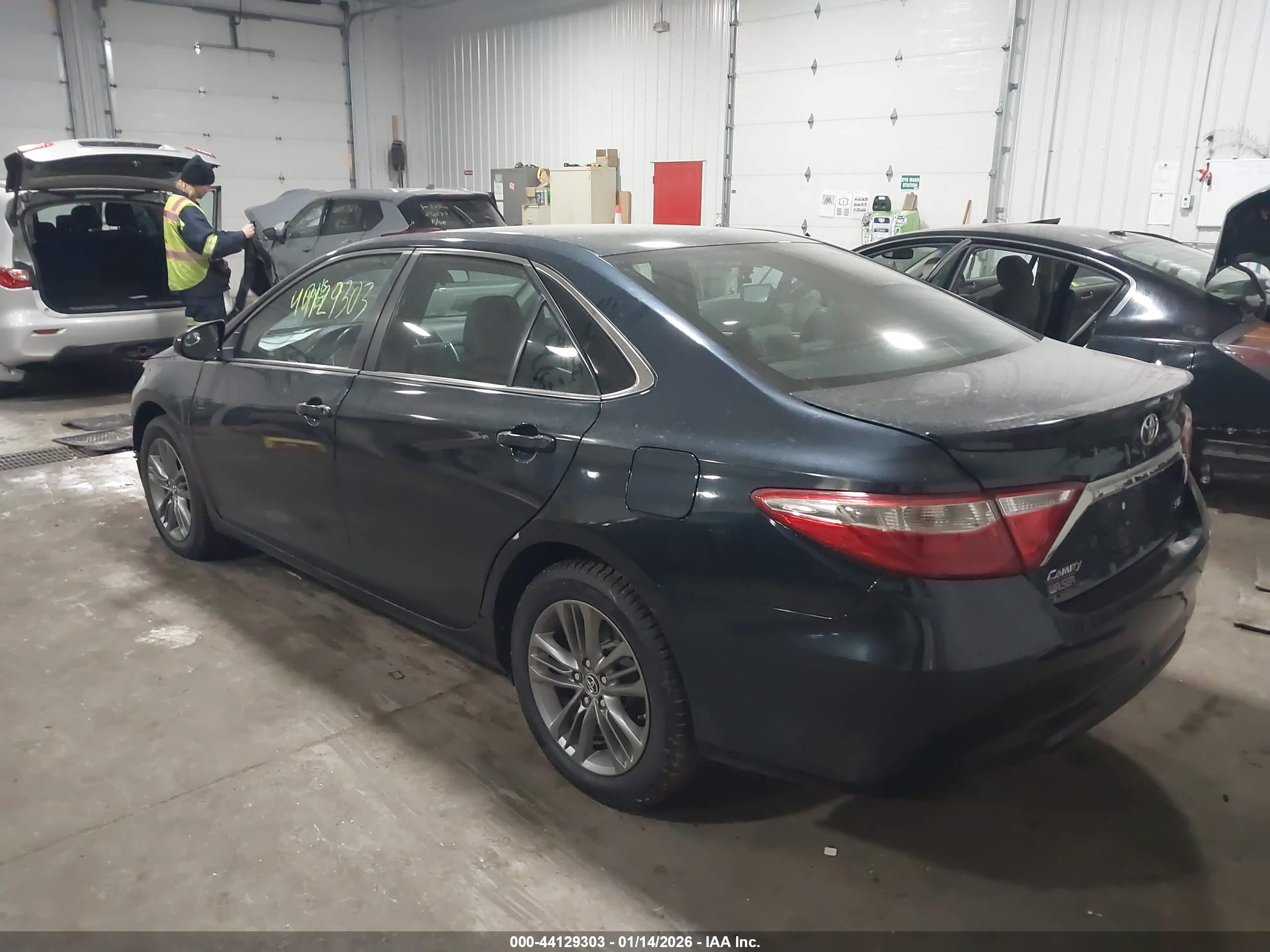 TOYOTA CAMRY image 3