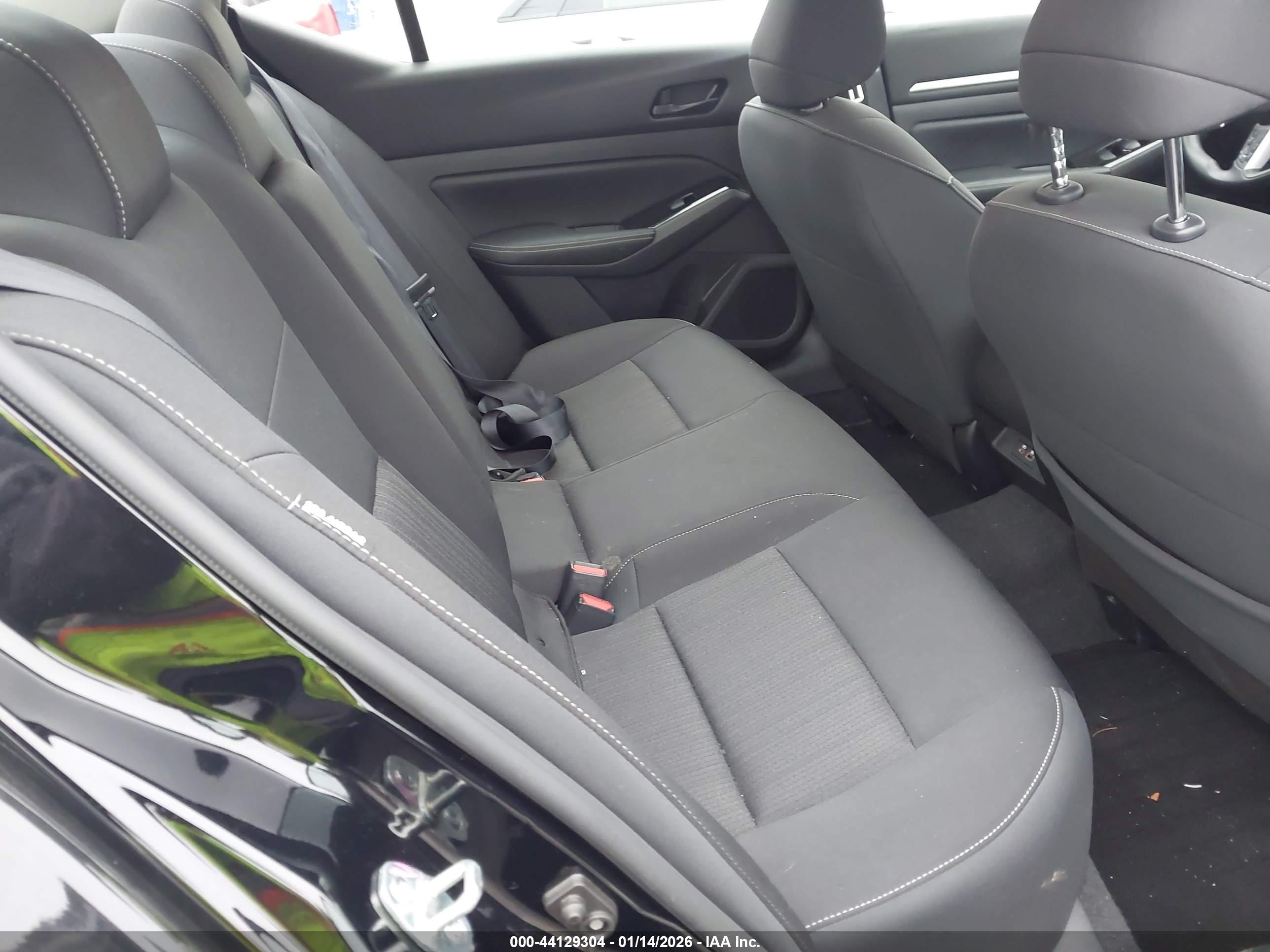 NISSAN ALTIMA image 8