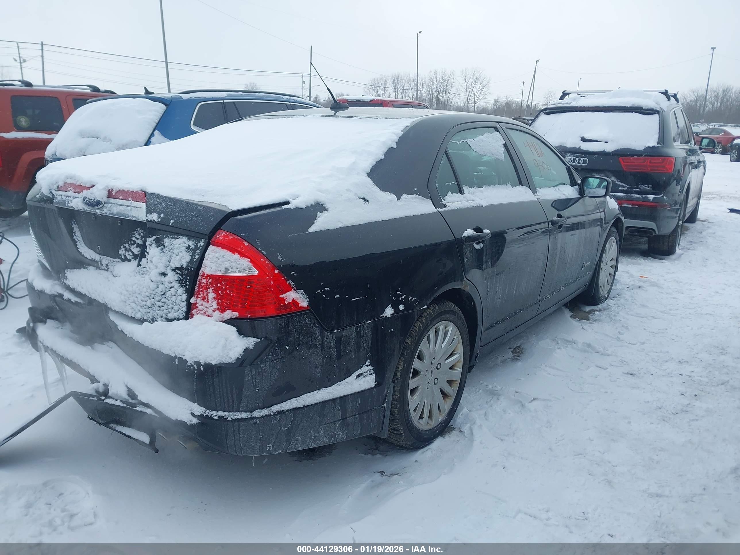 FORD FUSION image 4