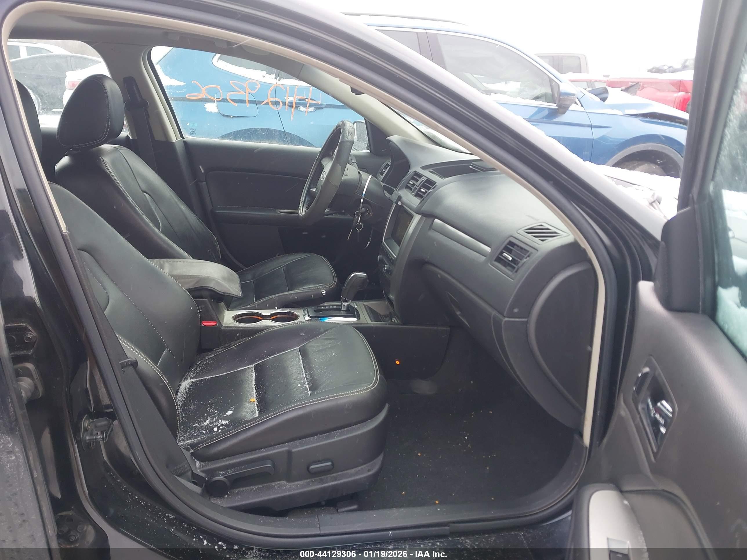FORD FUSION image 5