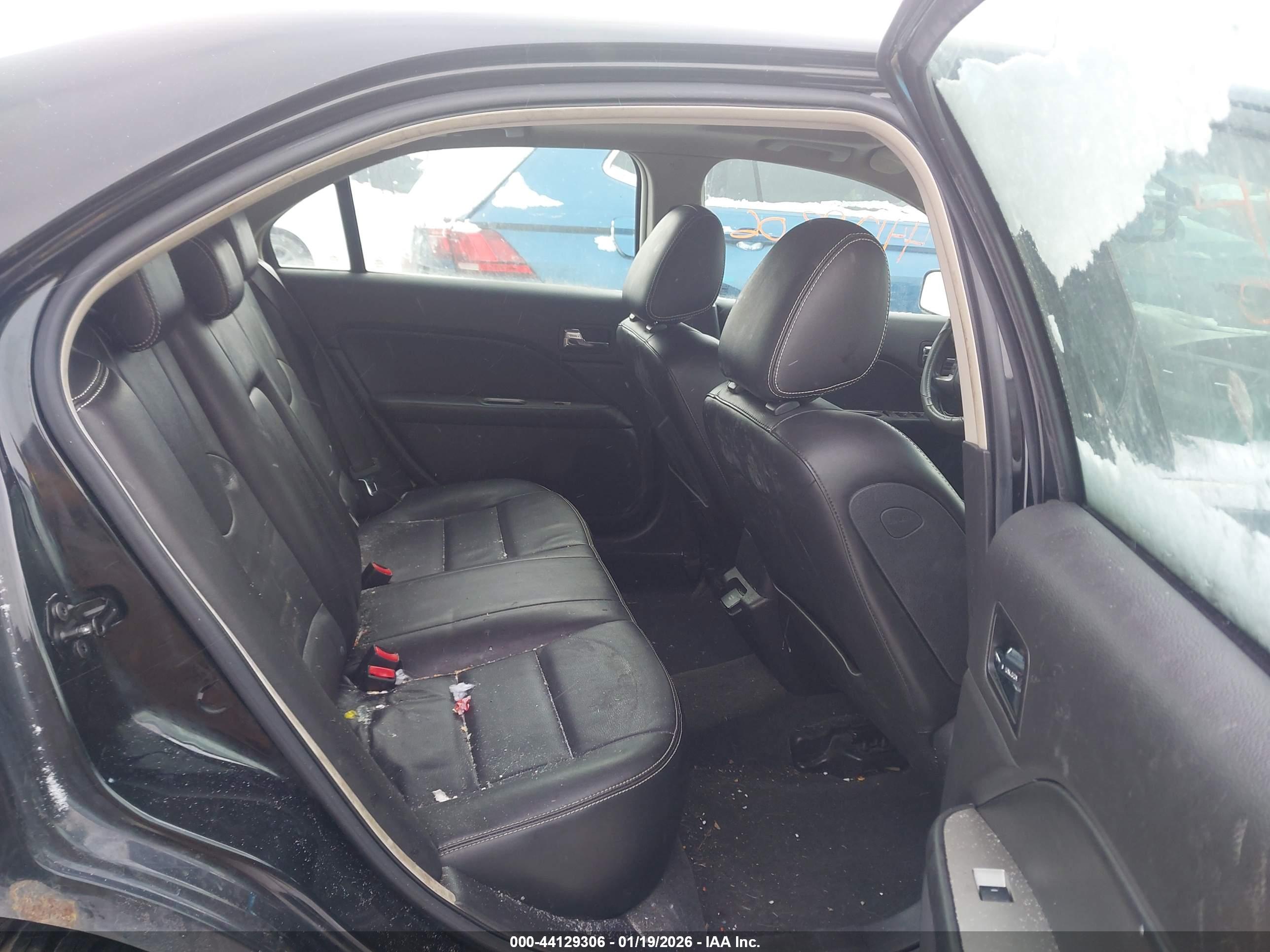 FORD FUSION image 8