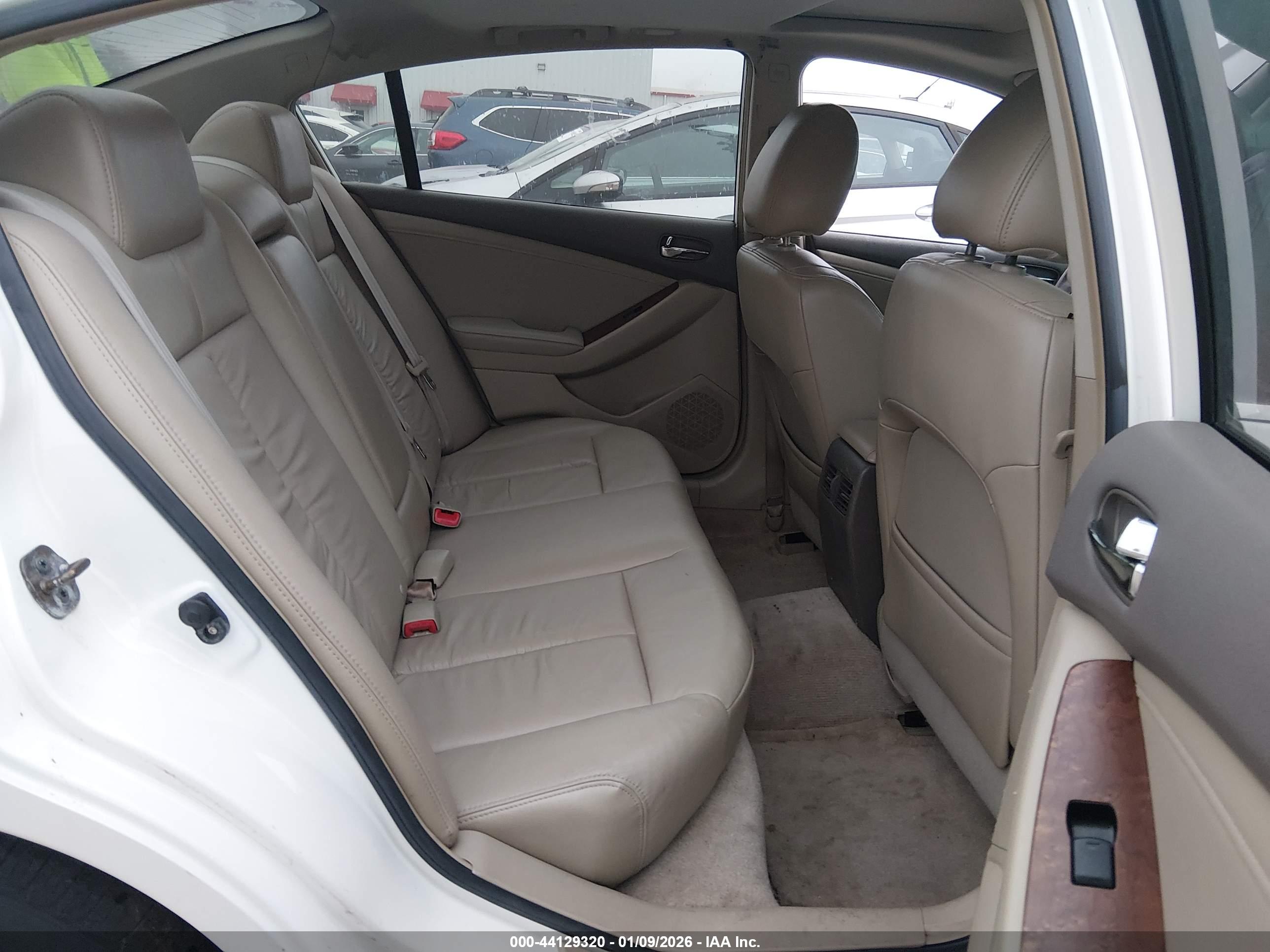 NISSAN ALTIMA image 8