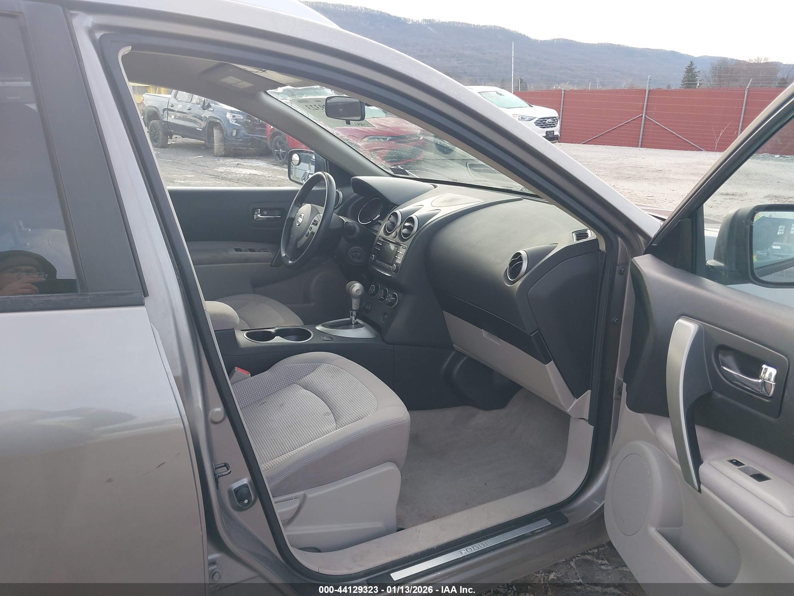 NISSAN ROGUE image 5