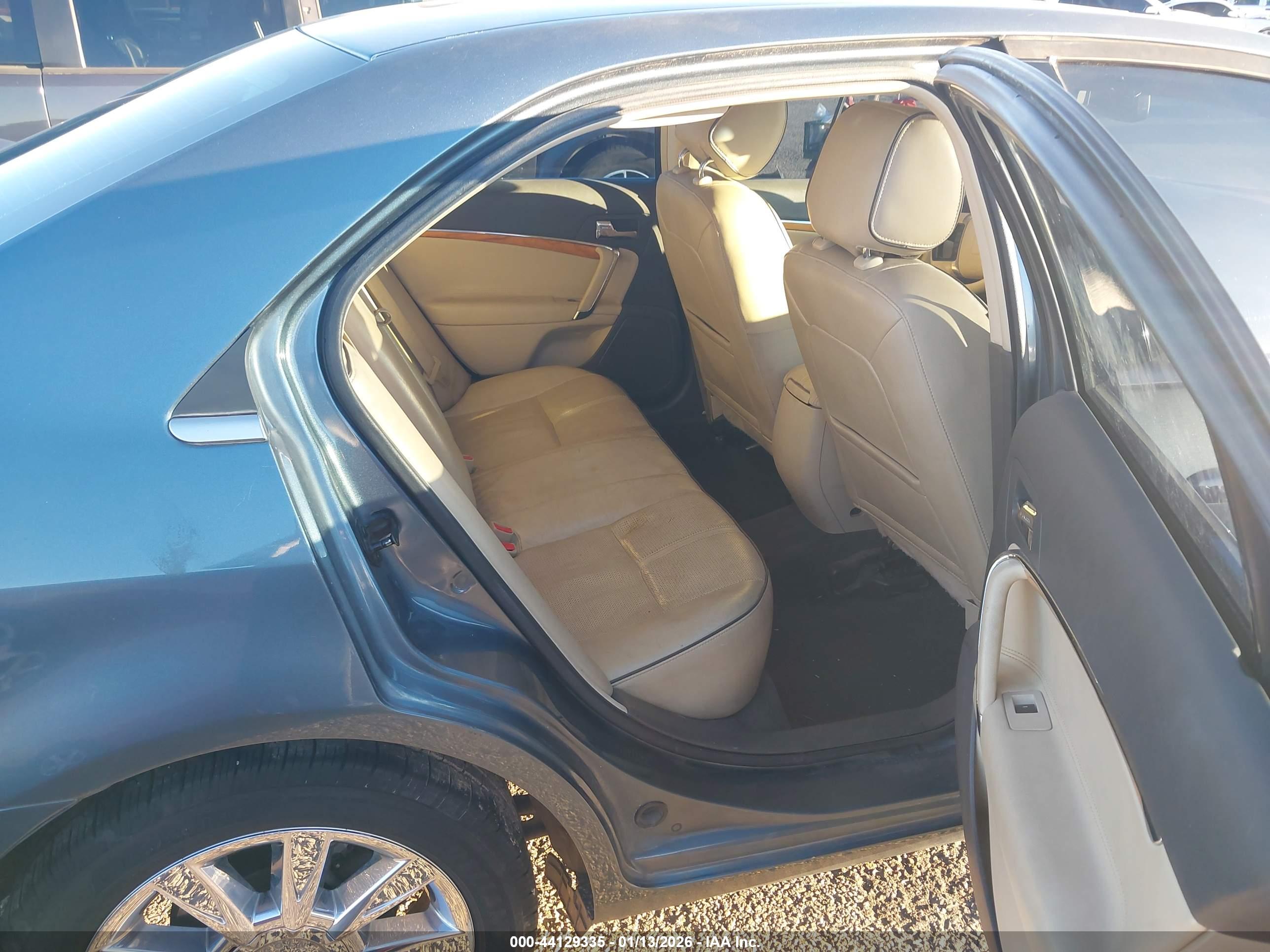 LINCOLN MKZ image 8
