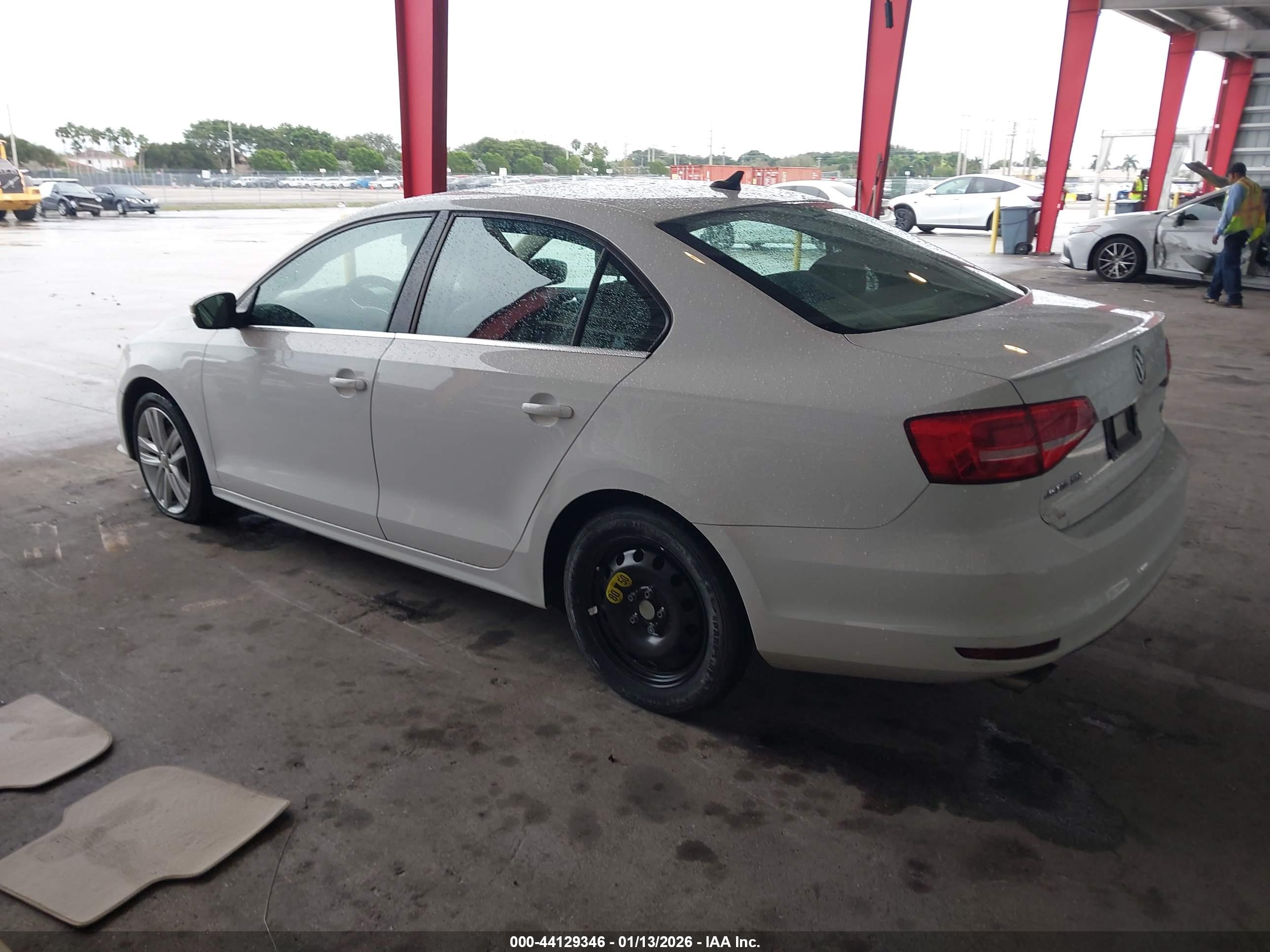 VOLKSWAGEN JETTA image 3