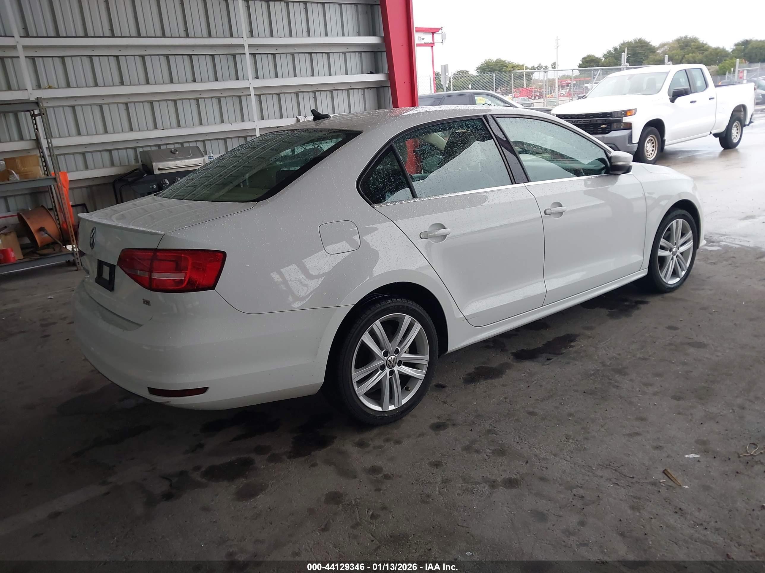 VOLKSWAGEN JETTA image 4