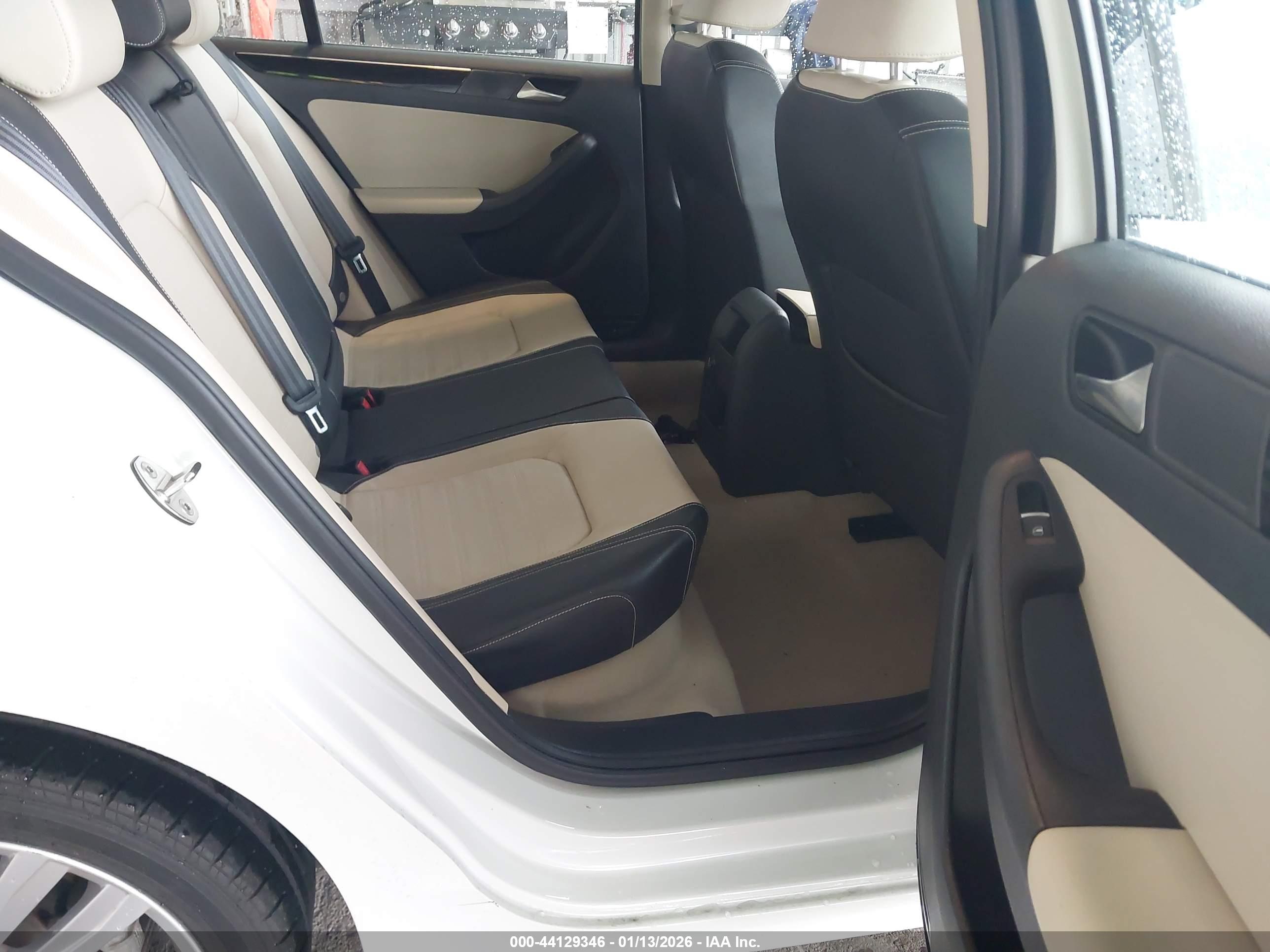 VOLKSWAGEN JETTA image 8