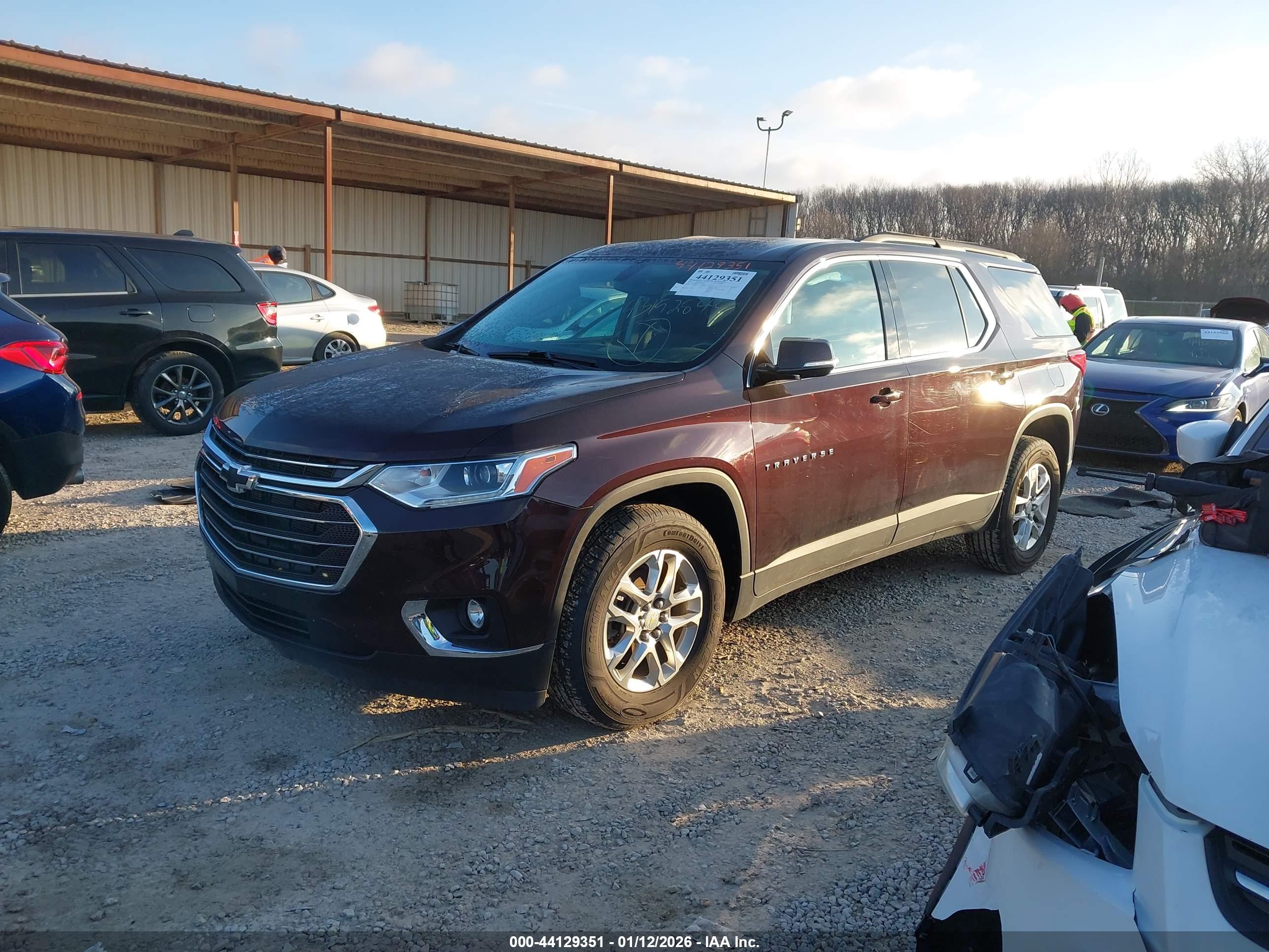 CHEVROLET TRAVERSE image 2
