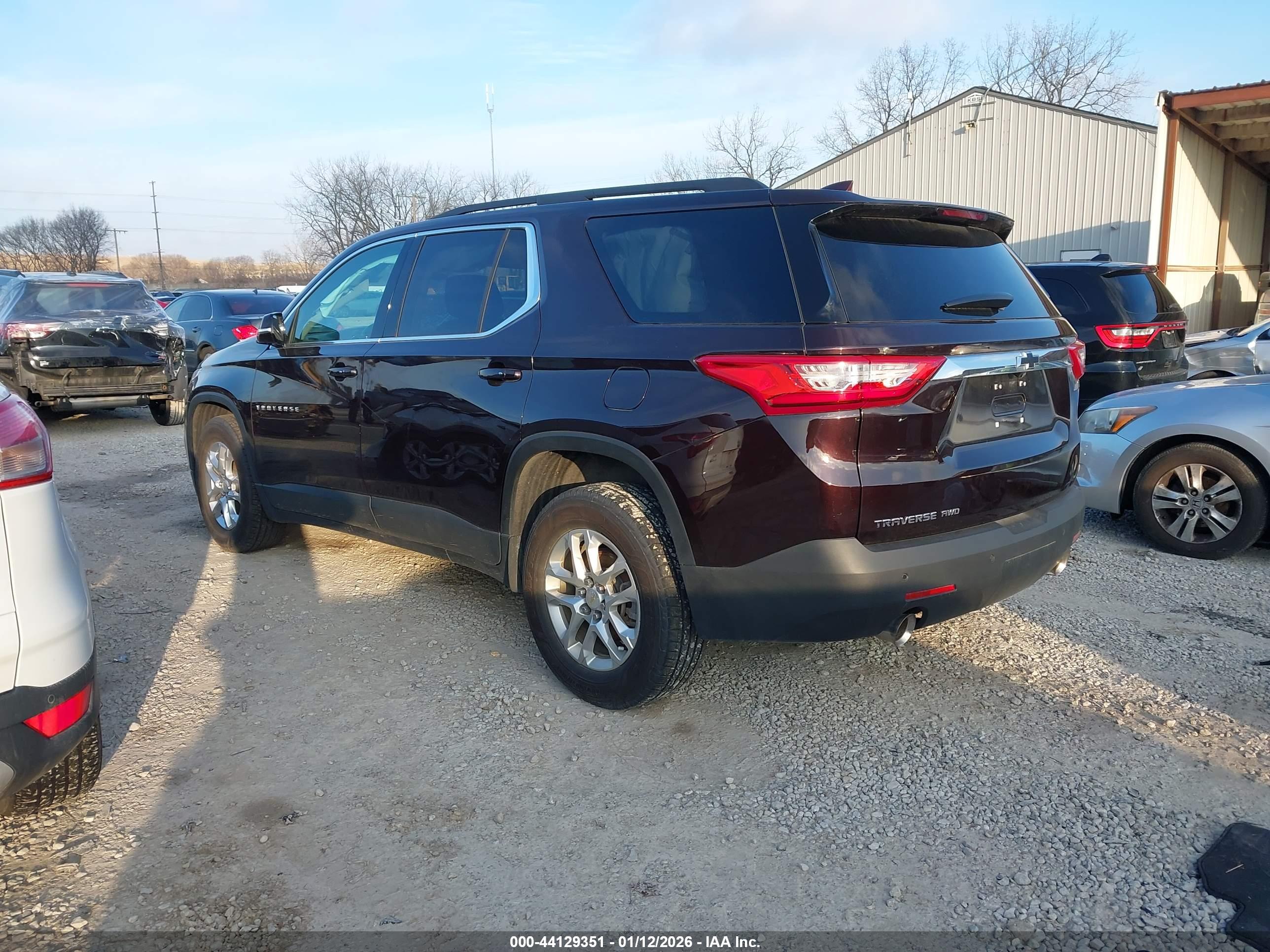 CHEVROLET TRAVERSE image 3