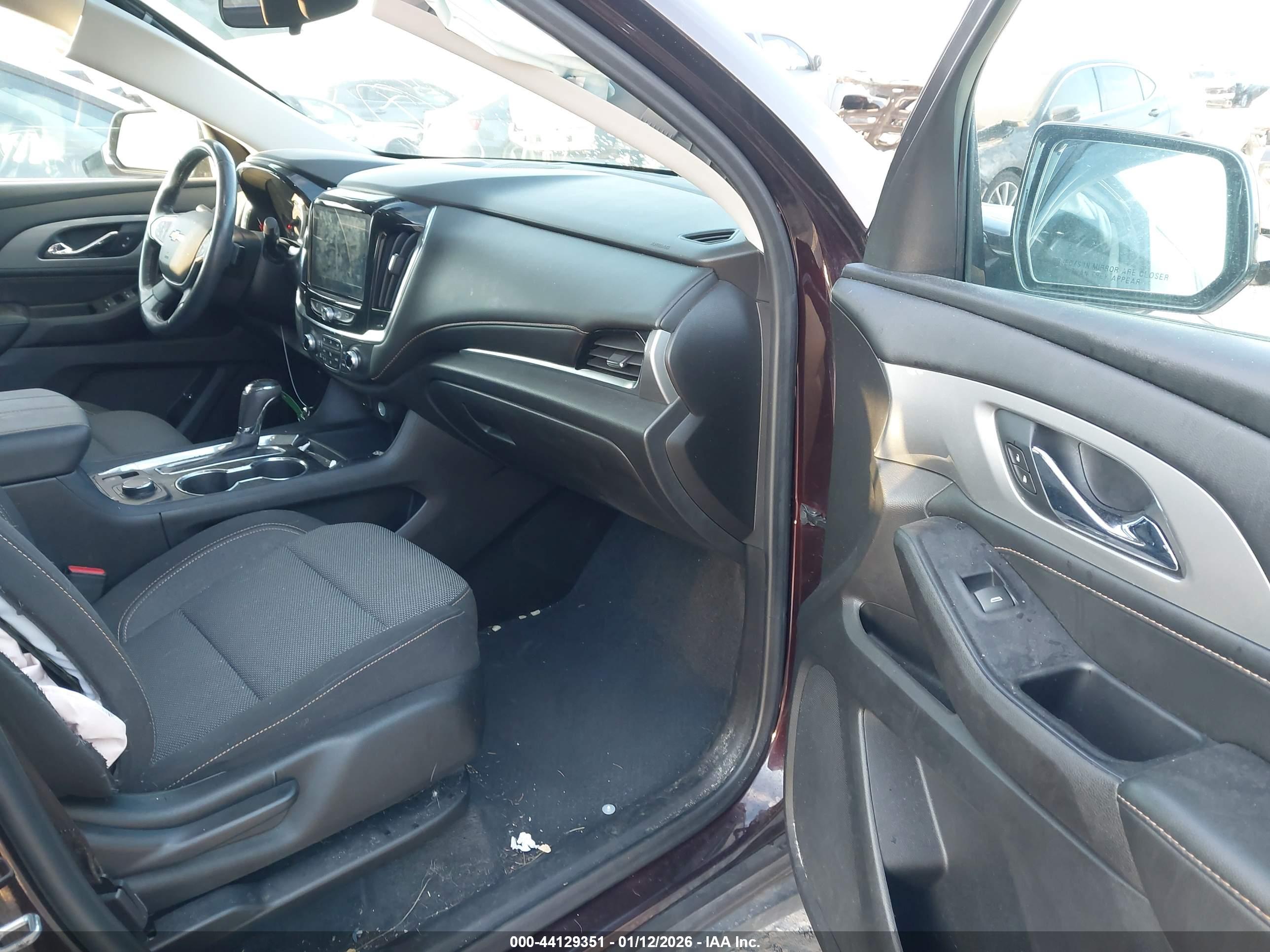 CHEVROLET TRAVERSE image 5