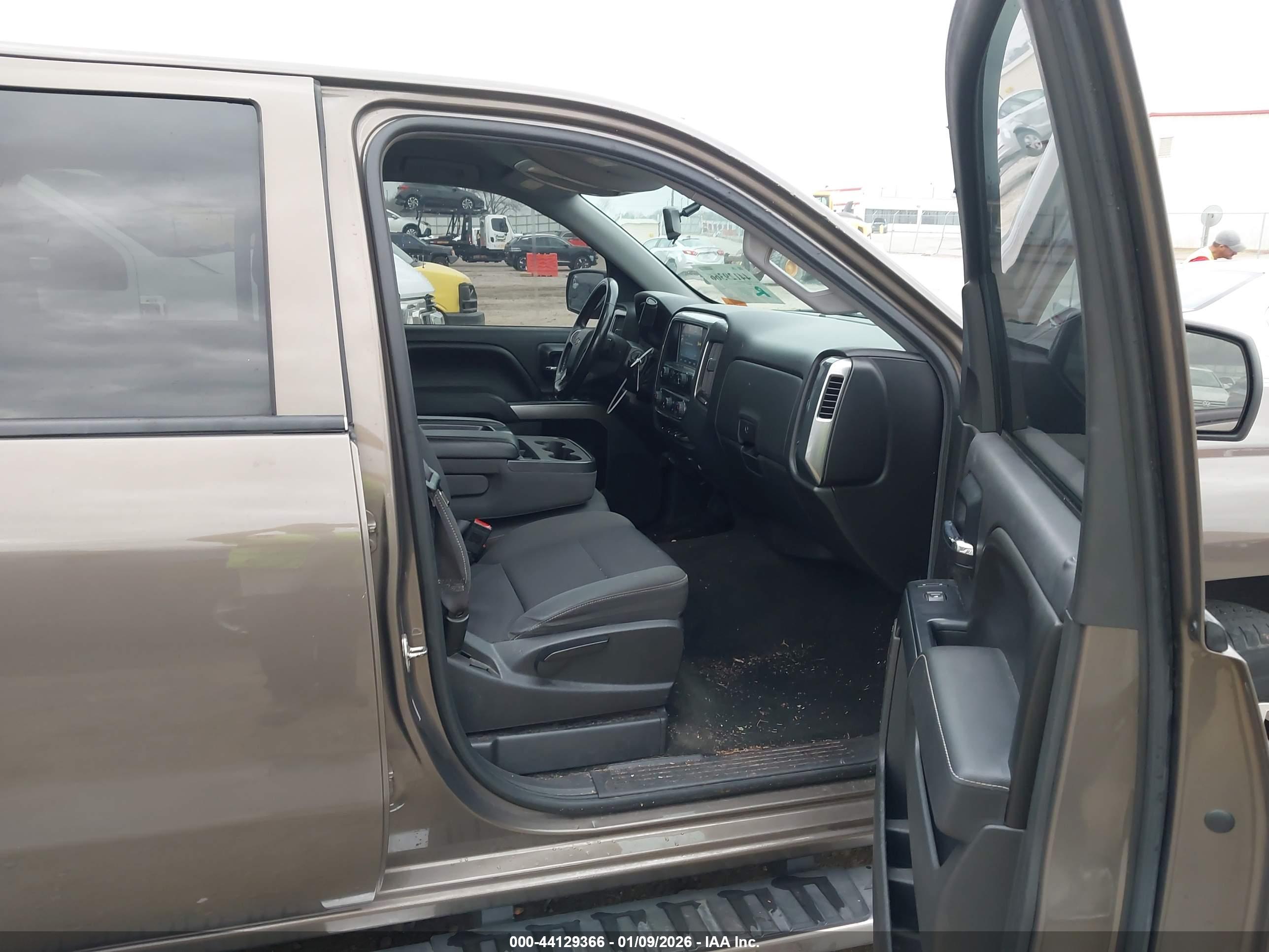 CHEVROLET SILVERADO image 5