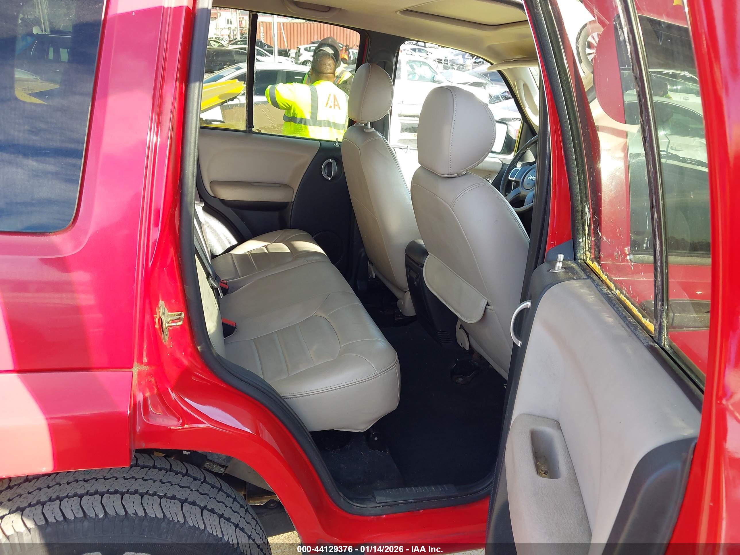 JEEP LIBERTY image 8