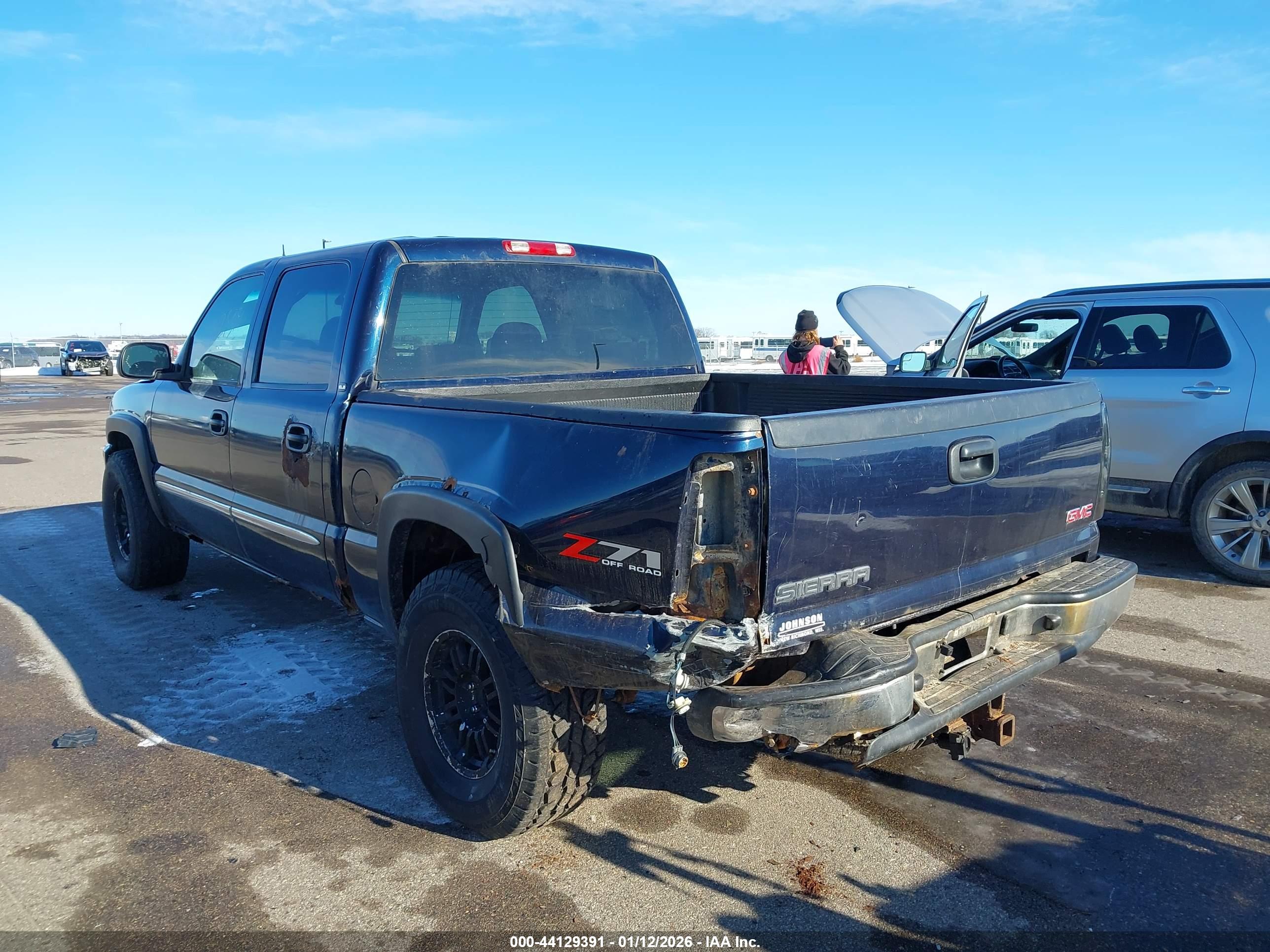 GMC SIERRA image 3