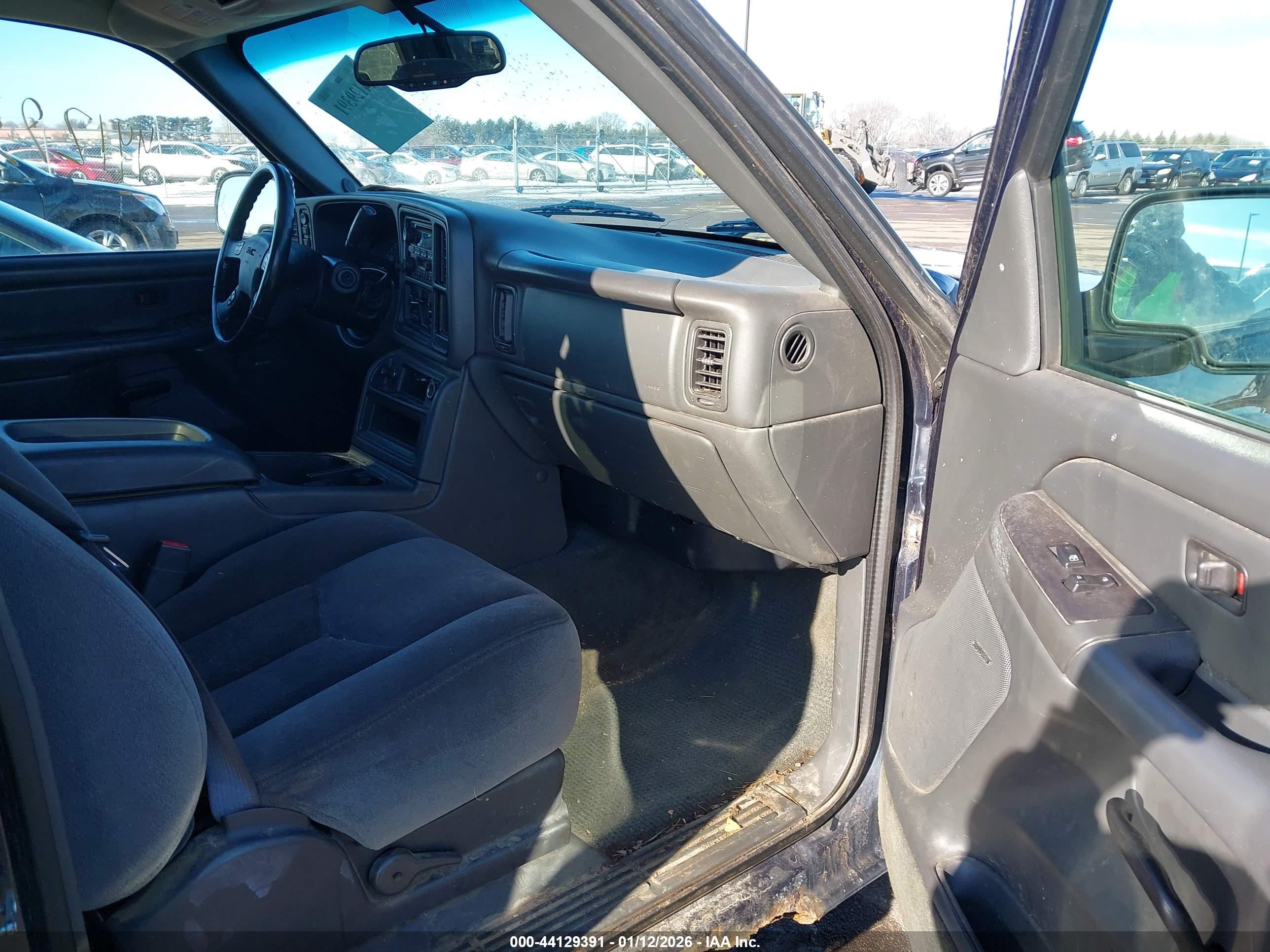 GMC SIERRA image 5