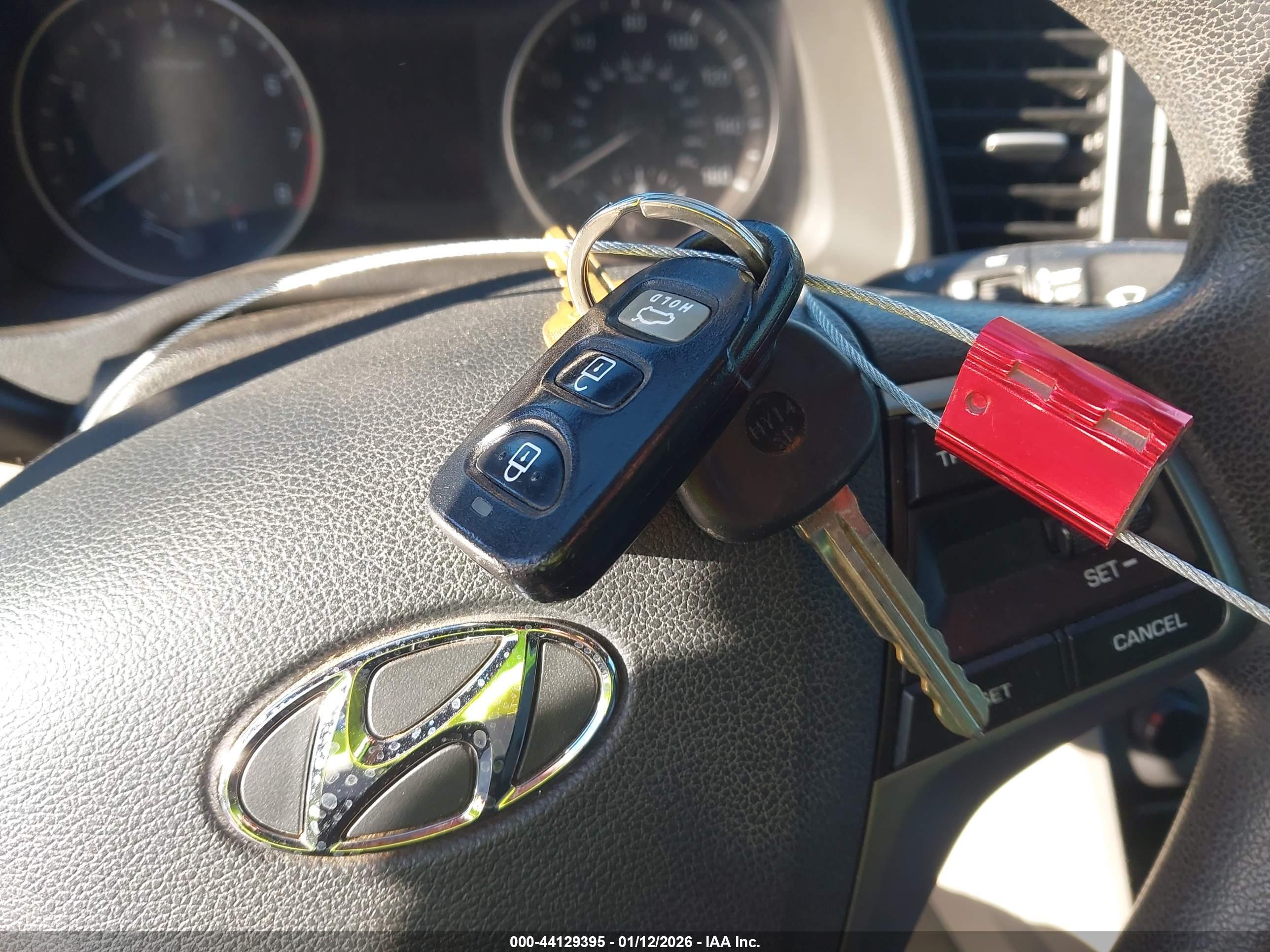 HYUNDAI ELANTRA image 11