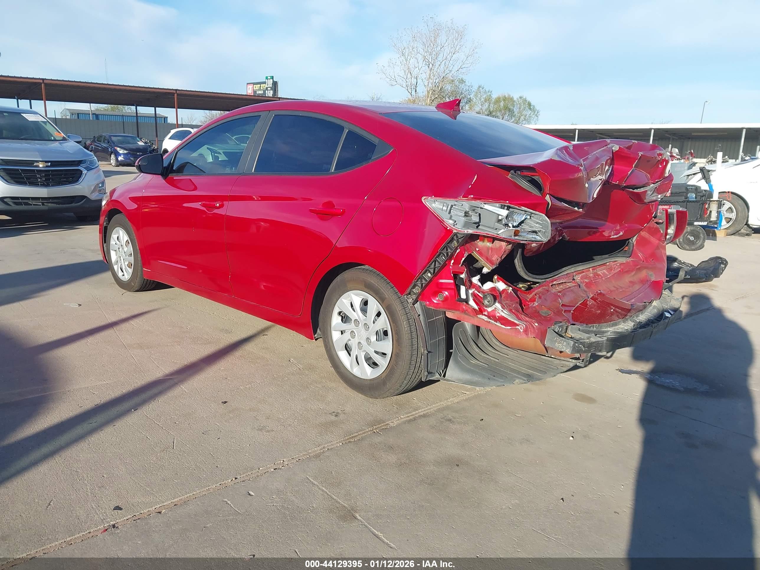 HYUNDAI ELANTRA image 3